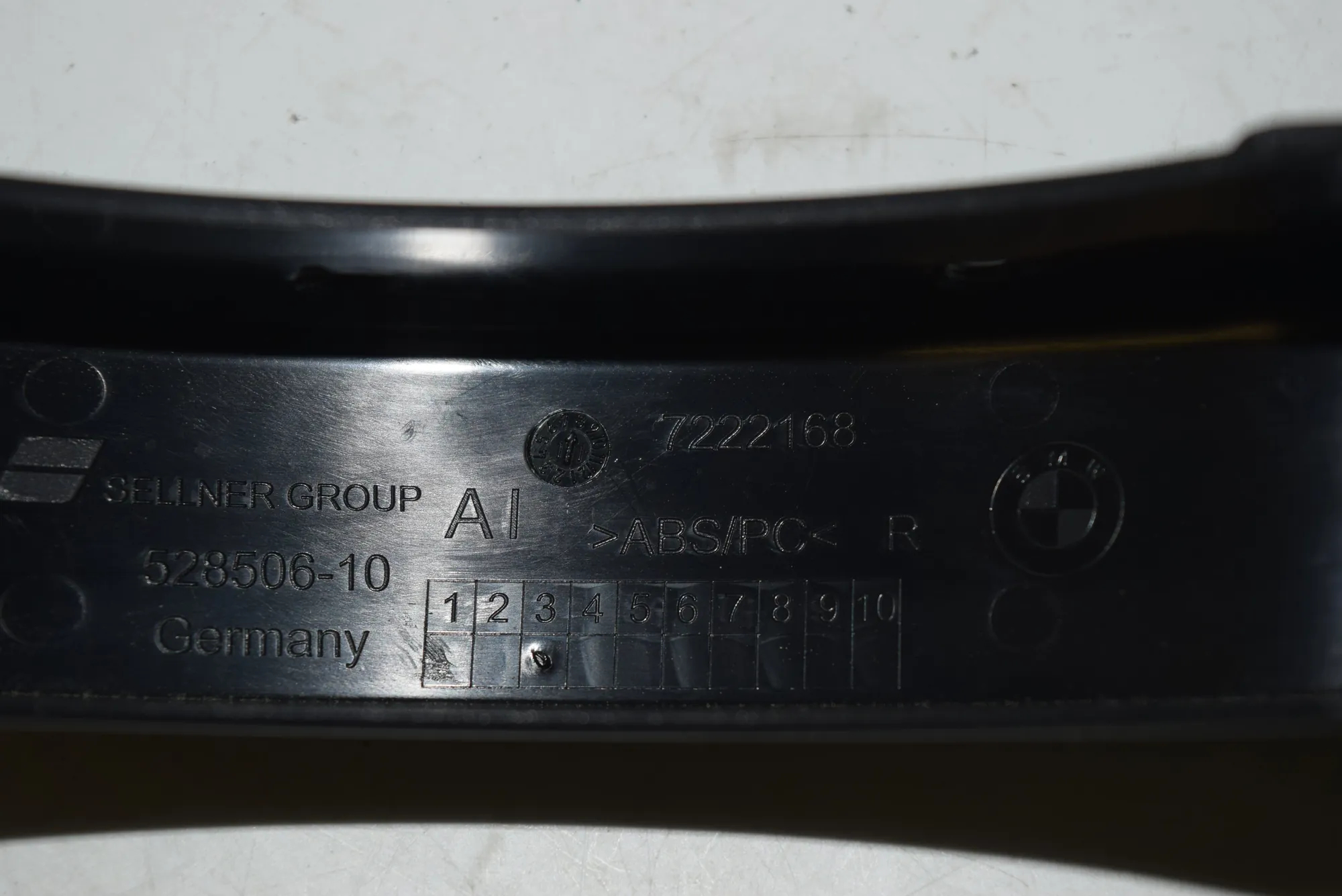 Other Interior Parts – OEM 7222168 · BMW 5 Touring (F11) BMW 5 Touring (F11) 2012 – 4