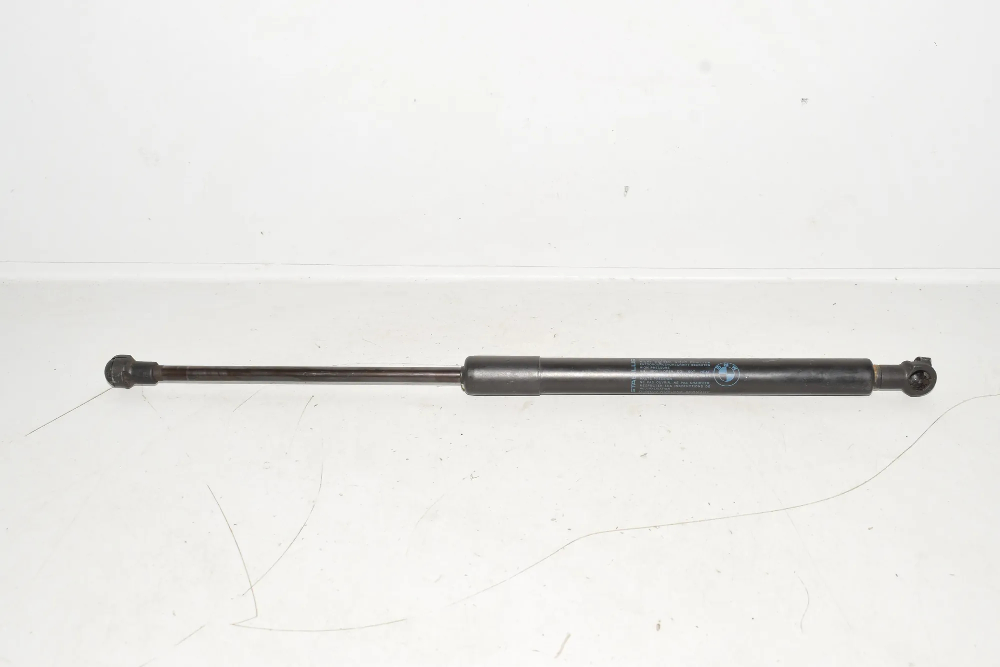 Front Right Bonnet Strut – OEM 7060550 · BMW 3 Touring (E91) 320 d 2007 – 2