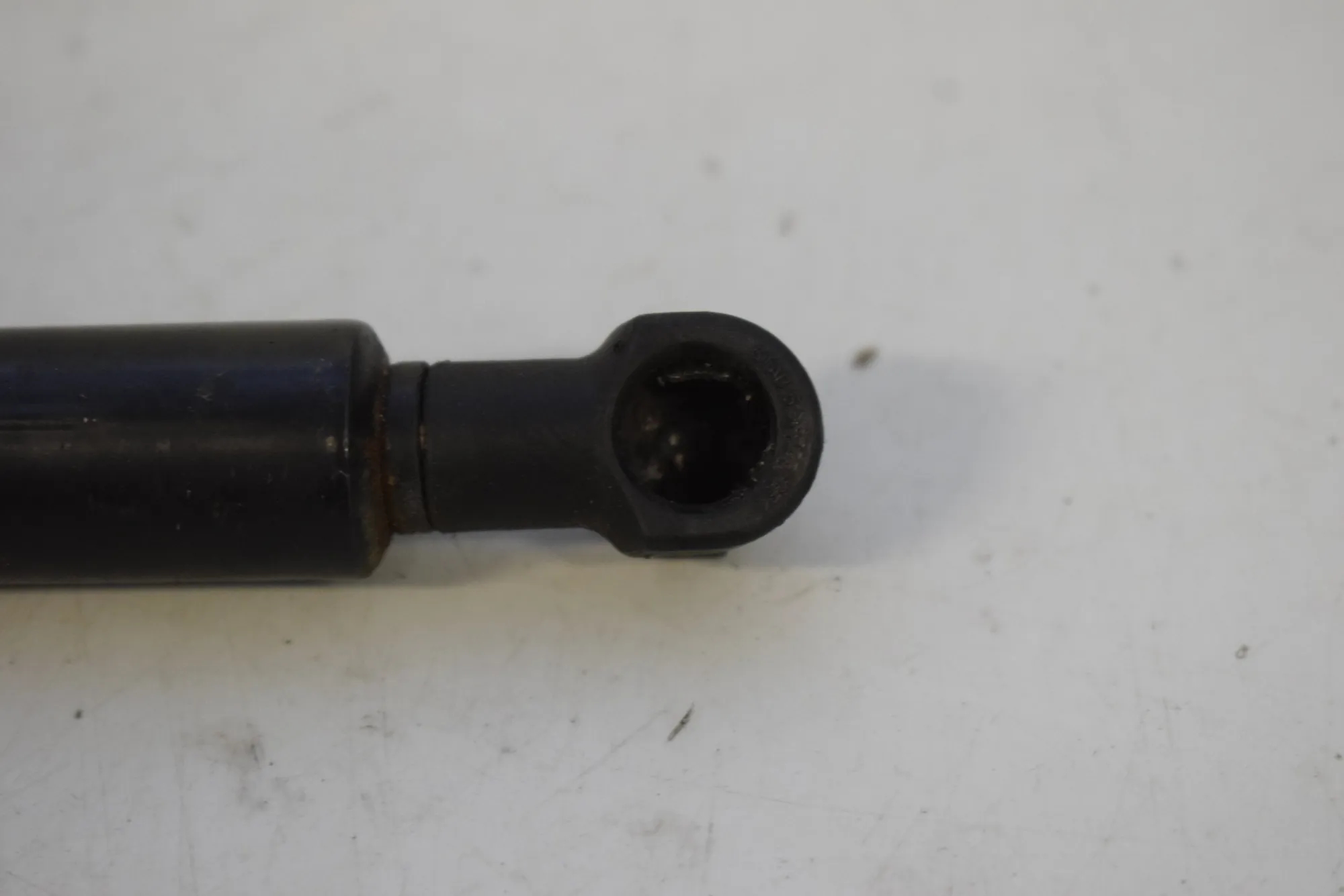 Front Left Bonnet Strut – OEM 7060550 · BMW 3 Touring (E91) 320 d 2007 – 3