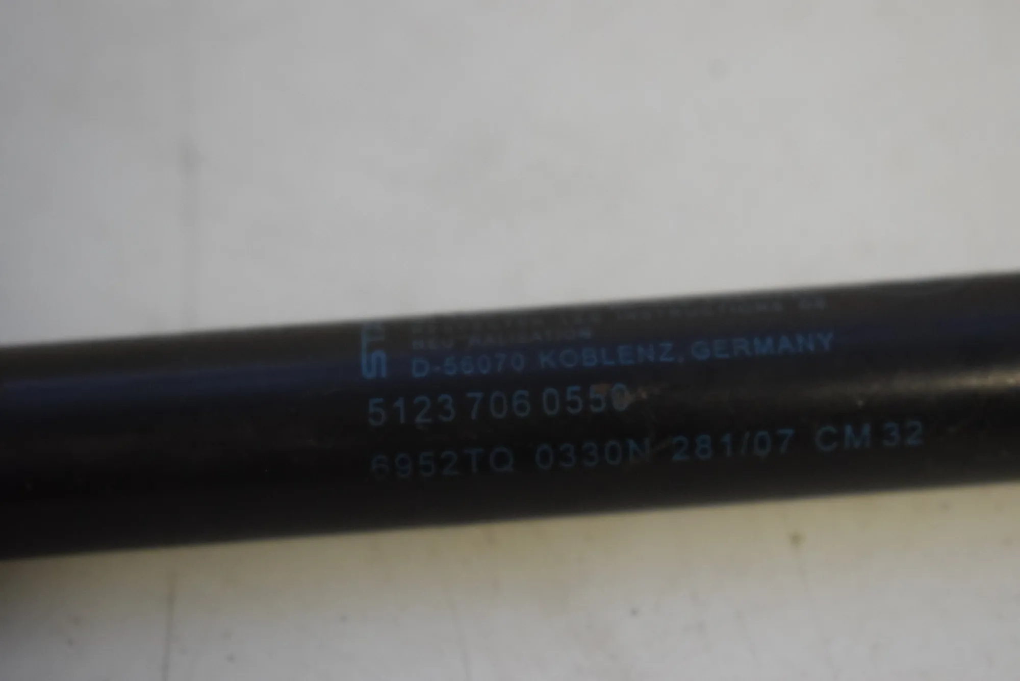 Front Left Bonnet Strut – OEM 7060550 · BMW 3 Touring (E91) 320 d 2007 – 5
