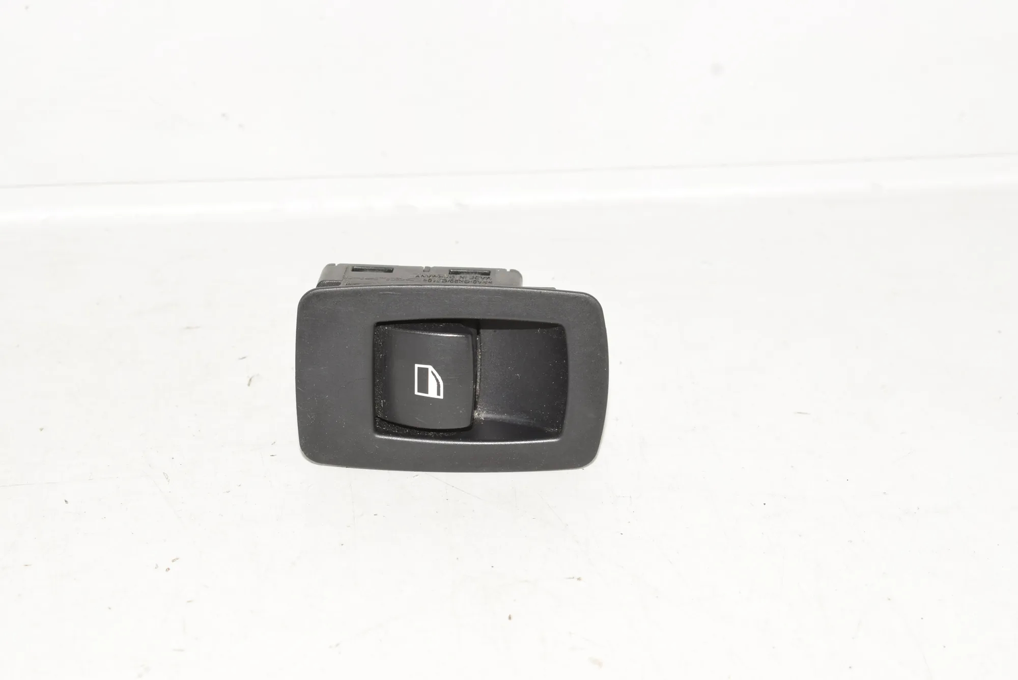 Front Left Door Window Switch – OEM 6945874 · BMW 3 Touring (E91) 320 d 2007