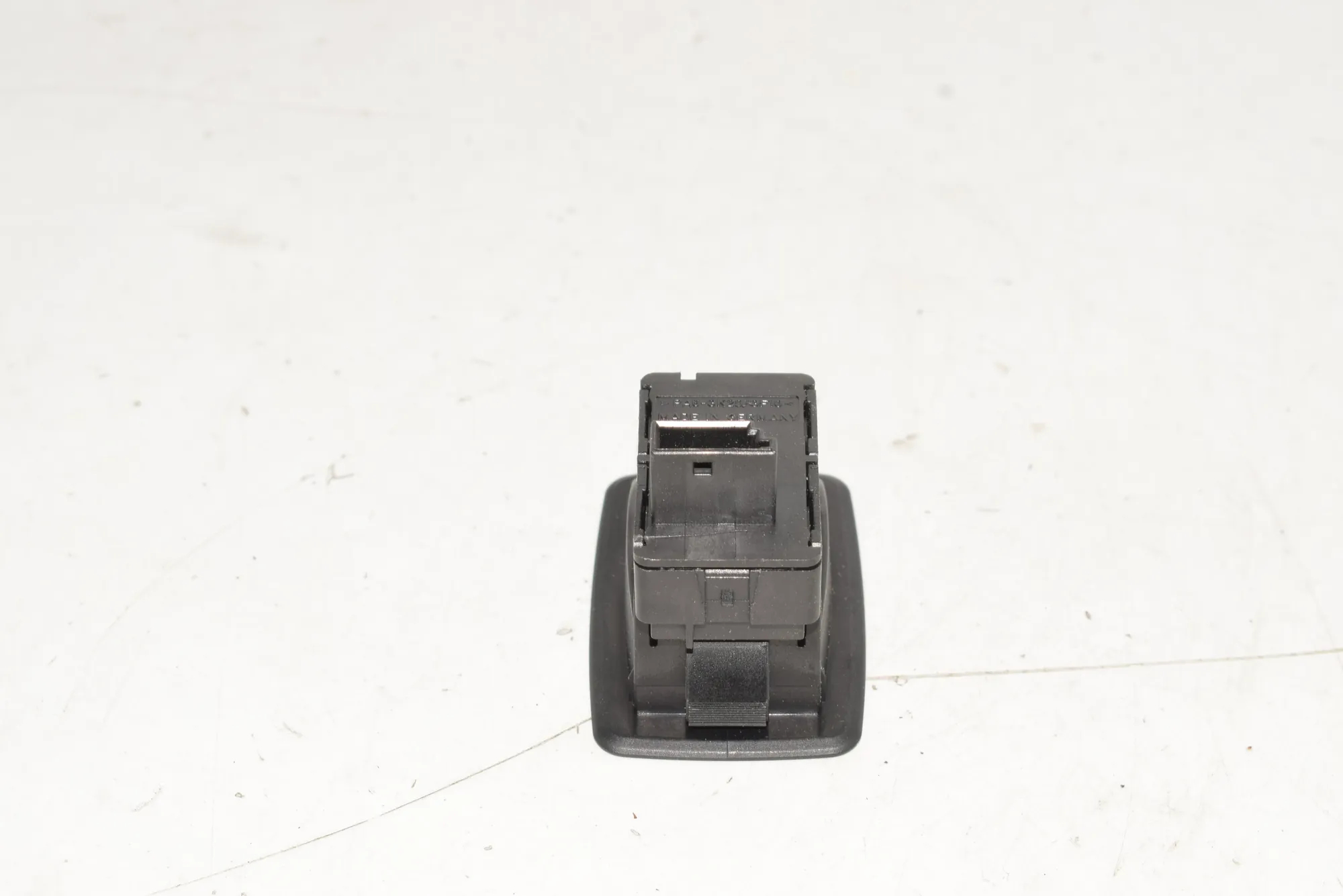 Front Left Door Window Switch – OEM 6945874 · BMW 3 Touring (E91) 320 d 2007 – 4