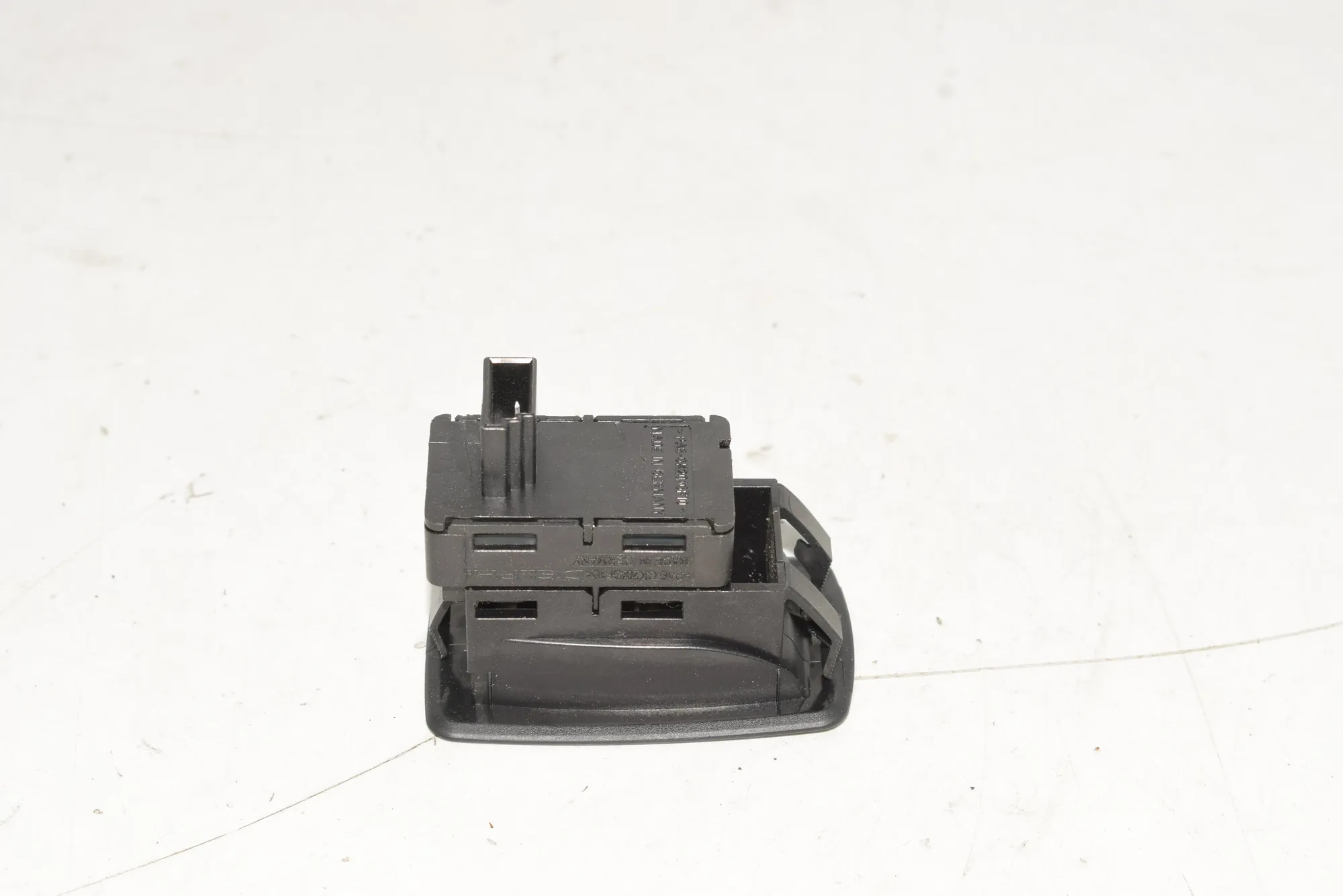Front Left Door Window Switch – OEM 6945874 · BMW 3 Touring (E91) 320 d 2007 – 5