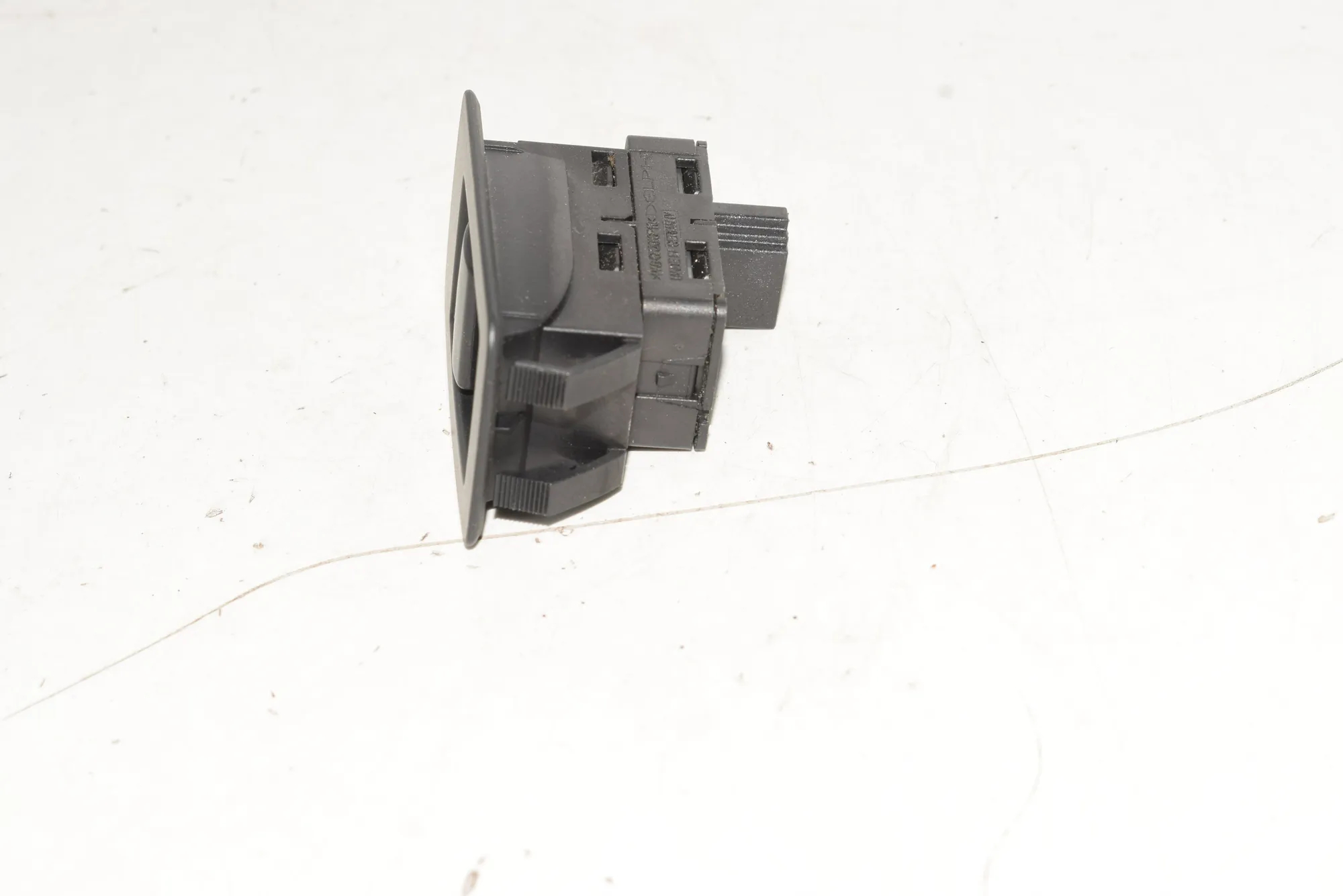 Front Left Door Window Switch – OEM 6945874 · BMW 3 Touring (E91) 320 d 2007 – 2