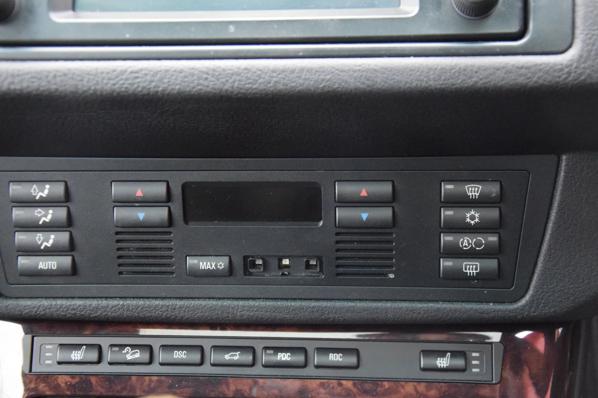 Vehicle – OEM WBAFB92090LN76185 · BMW X5 (E53) BMW X5 (E53) 4.6 is 2003 – 12
