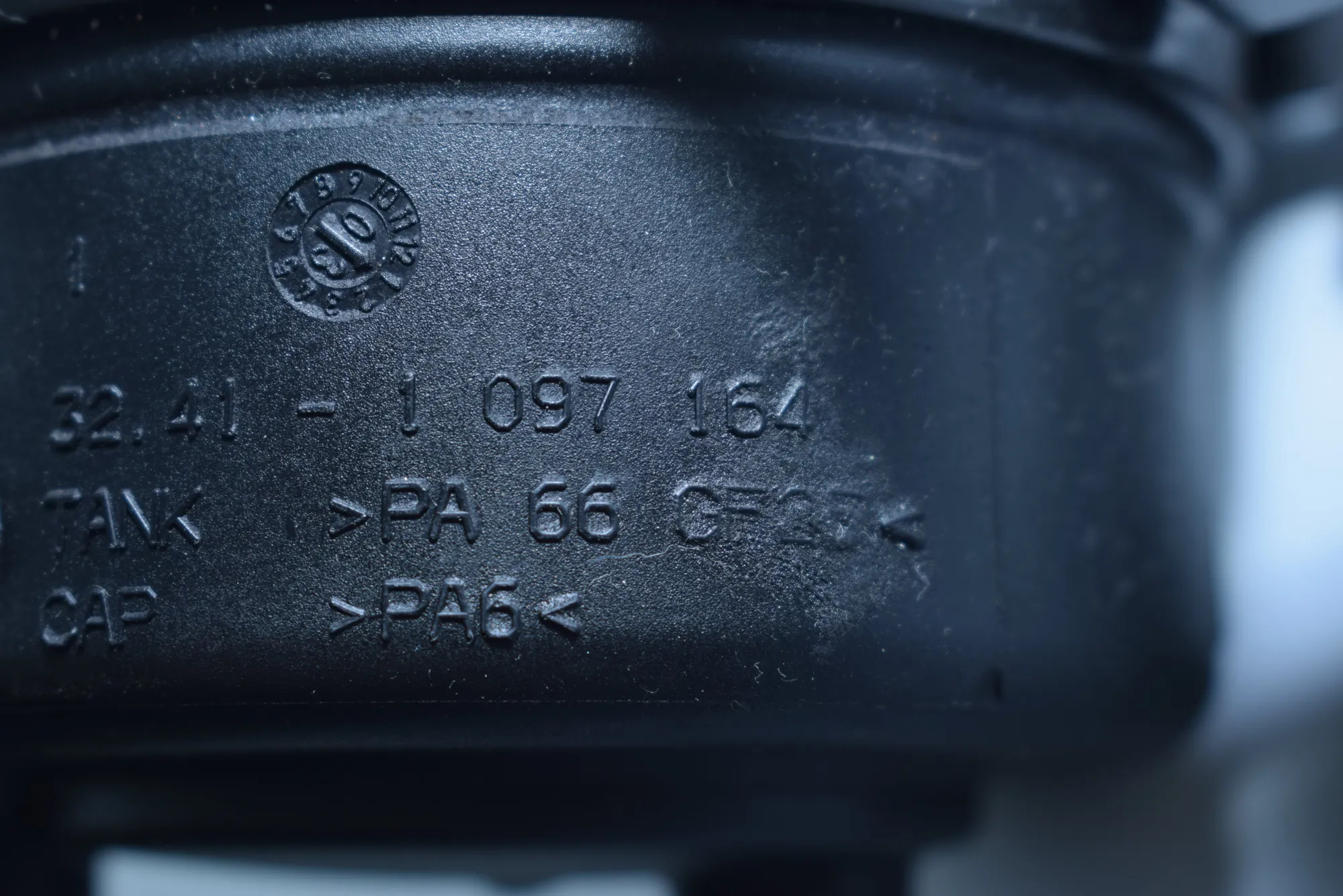 Power Steering Pump Tank – OEM 1097164 · BMW X5 (E53) 4.6 is 2003