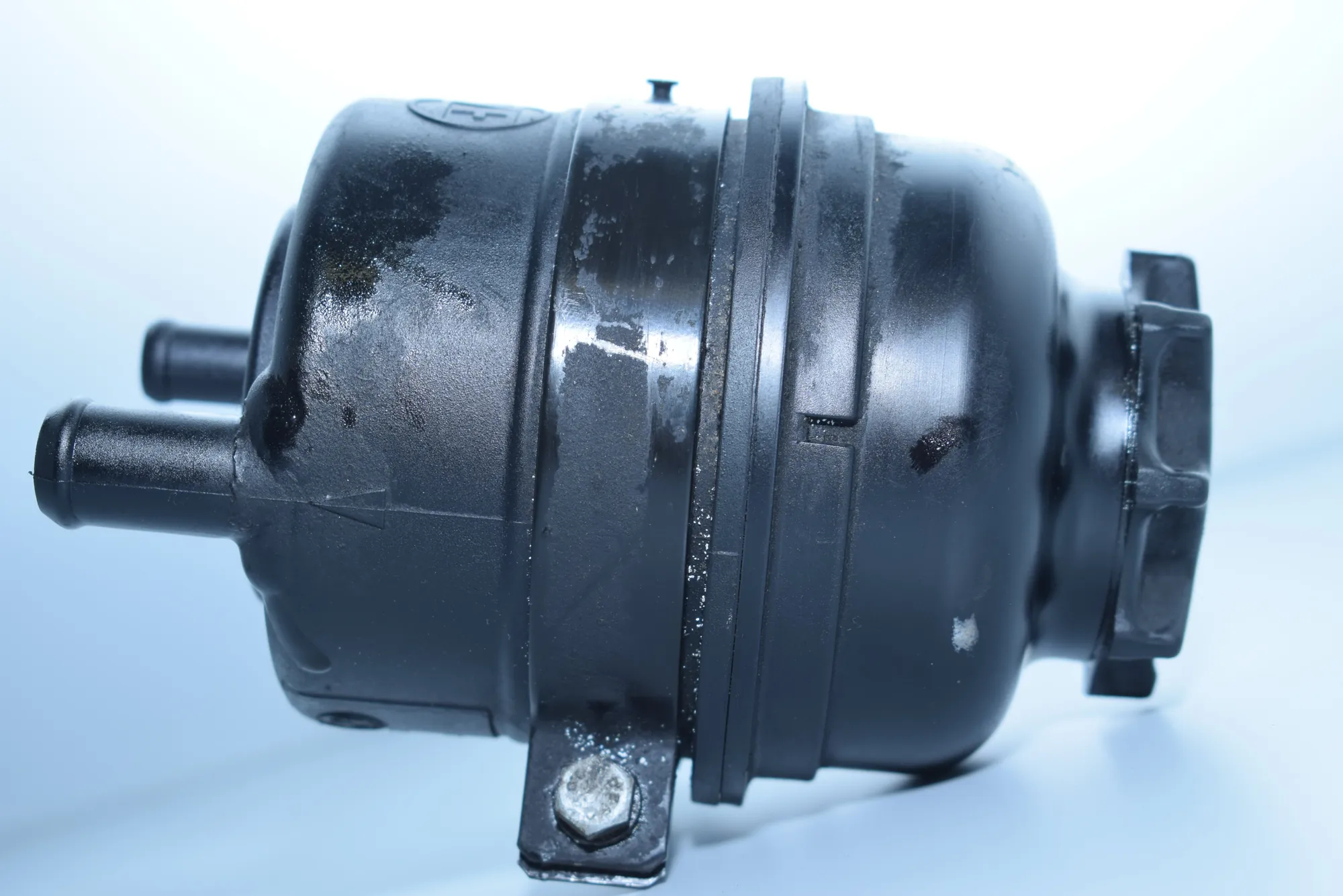 Power Steering Pump Tank – OEM 1097164 · BMW X5 (E53) 4.6 is 2003 – 5