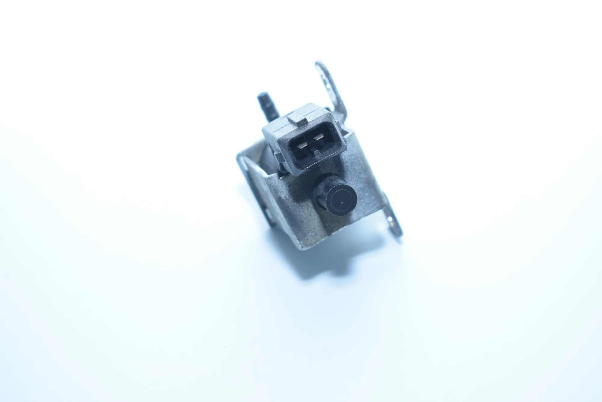 Solenoid Valve – OEM 1742711 · BMW X5 (E53) 4.6 is 2003 – 2