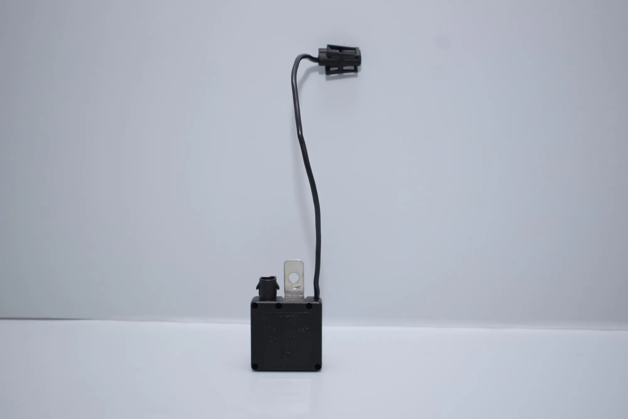 Antenna Amplifier – OEM 8380945 · BMW X5 (E53) 4.6 is 2003 – 3