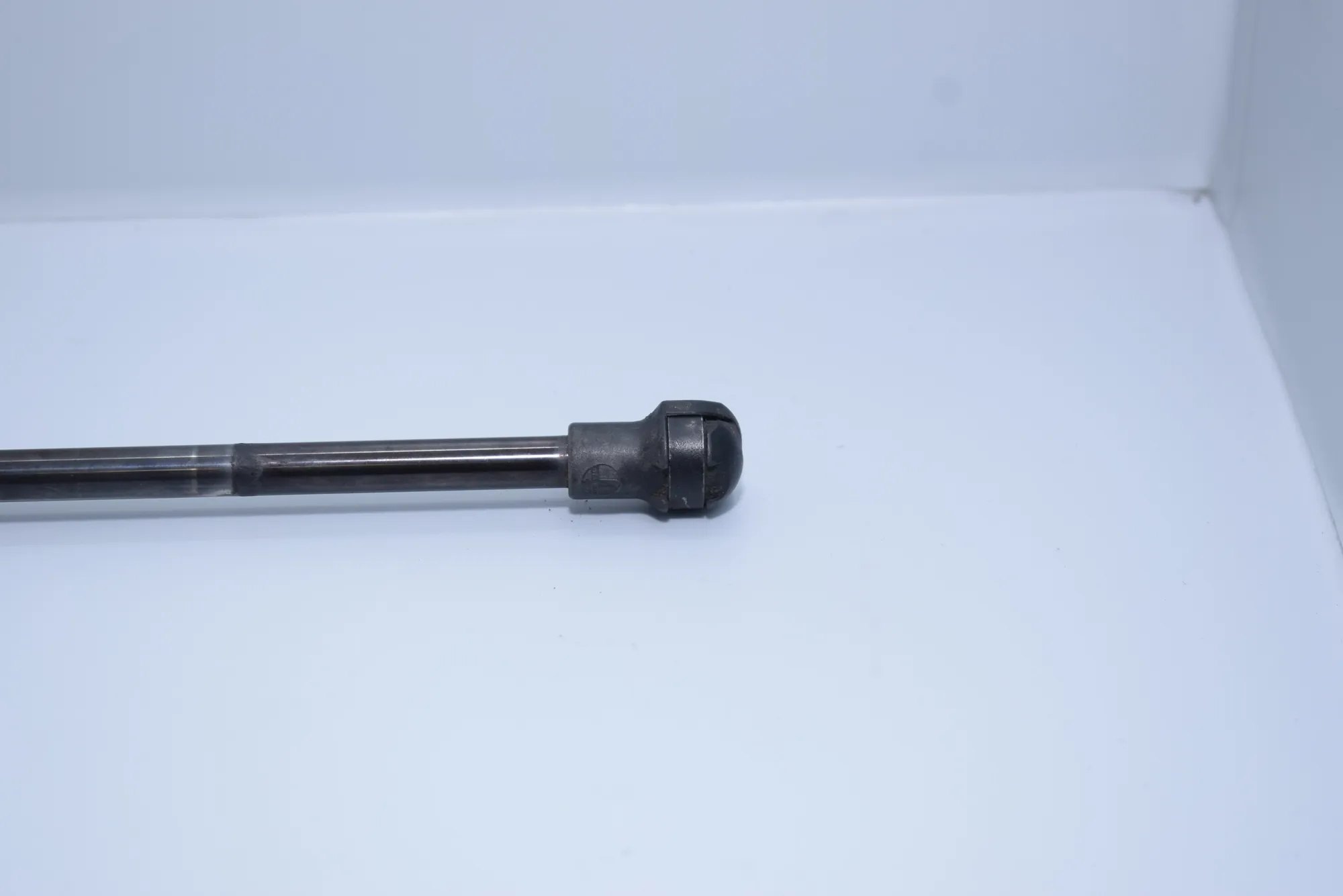 Right Side Tailgate Gas Strut – OEM 8402405 · BMW X5 (E53) 4.6 is 2003 – 3