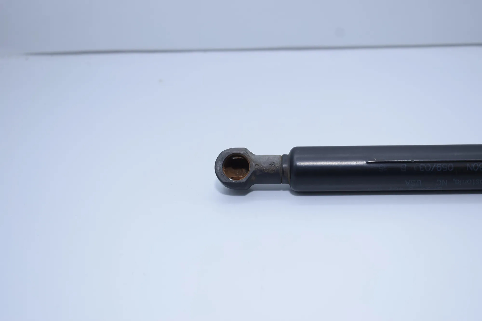Right Side Tailgate Gas Strut – OEM 8402405 · BMW X5 (E53) 4.6 is 2003 – 5
