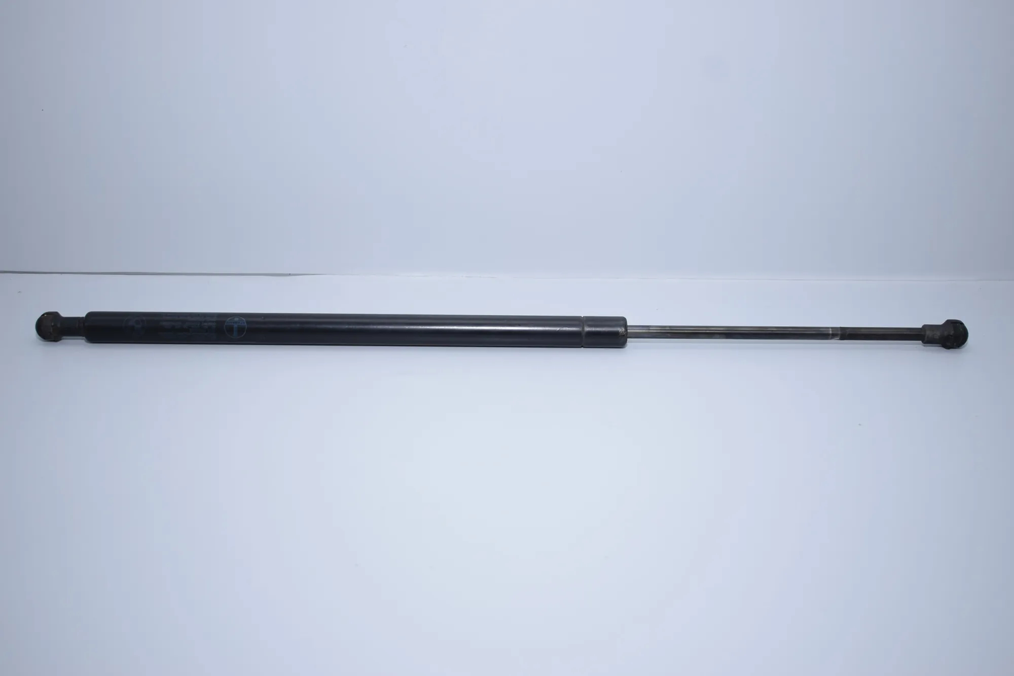 Right Side Tailgate Gas Strut – OEM 8402405 · BMW X5 (E53) 4.6 is 2003