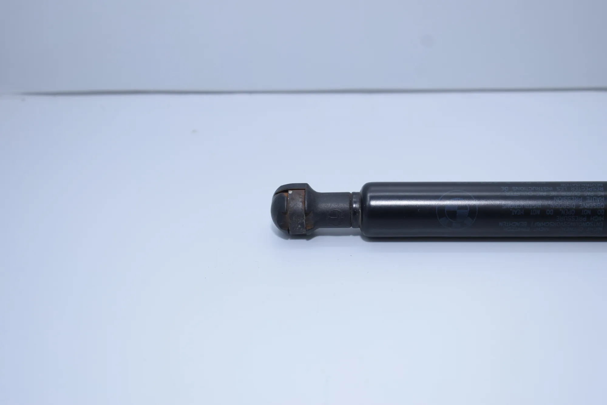 Right Side Tailgate Gas Strut – OEM 8402405 · BMW X5 (E53) 4.6 is 2003 – 2