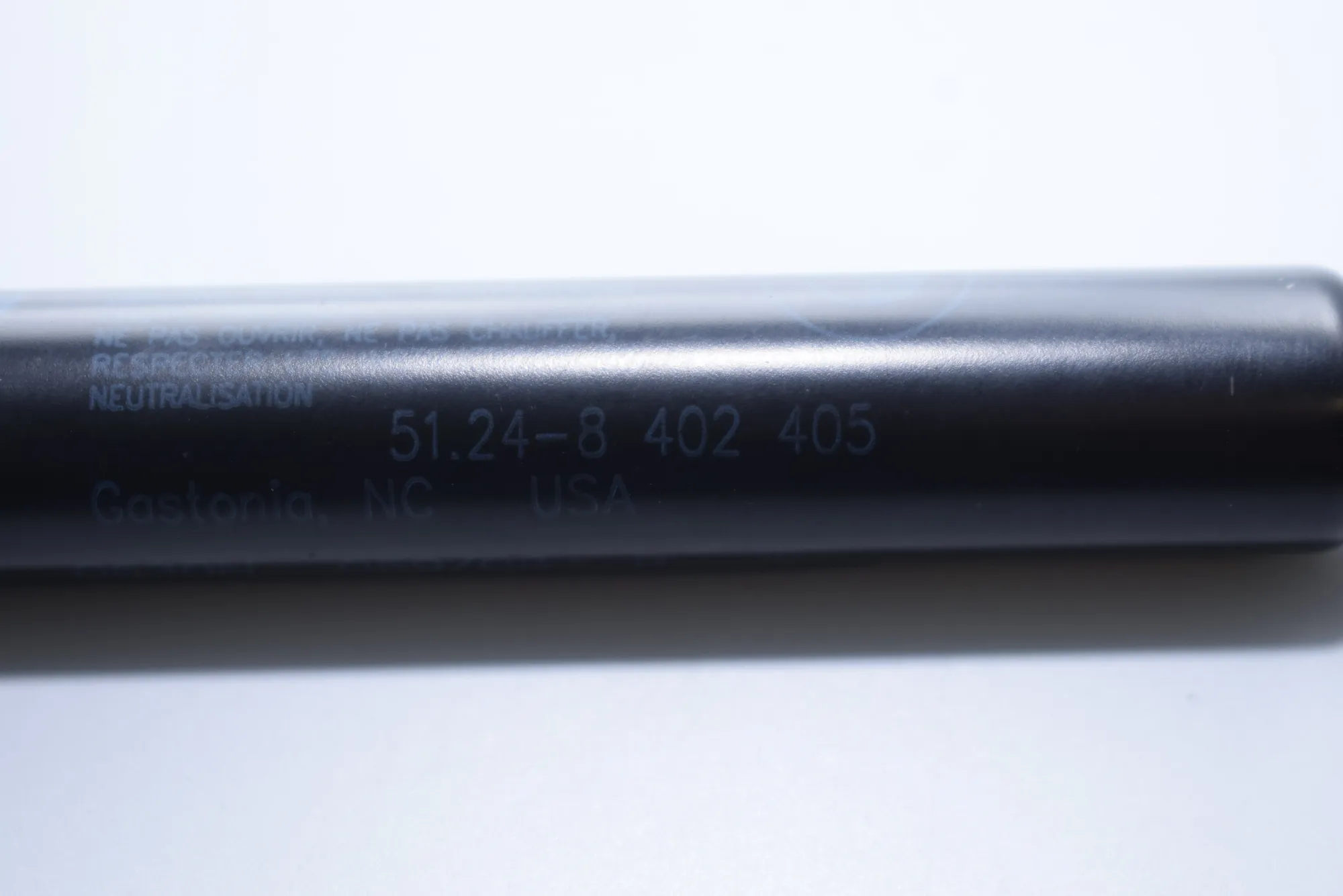 Right Side Tailgate Gas Strut – OEM 8402405 · BMW X5 (E53) 4.6 is 2003 – 7