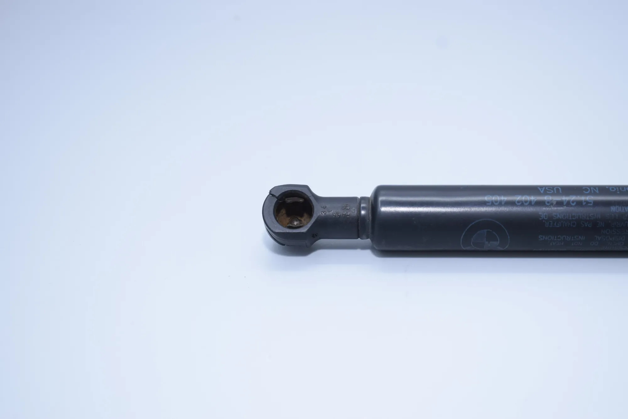 Left Side Tailgate Gas Strut – OEM 8402405 · BMW X5 (E53) 4.6 is 2003 – 5