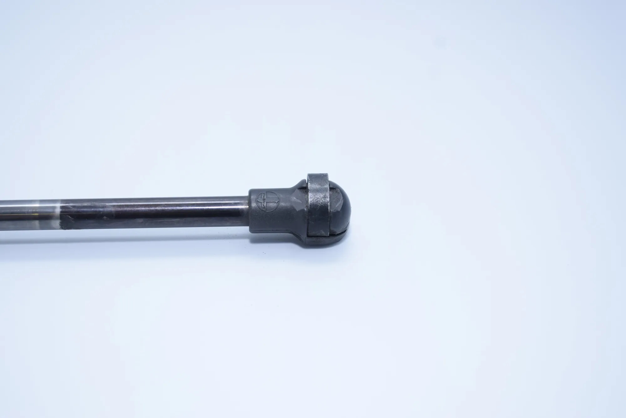 Left Side Tailgate Gas Strut – OEM 8402405 · BMW X5 (E53) 4.6 is 2003 – 3