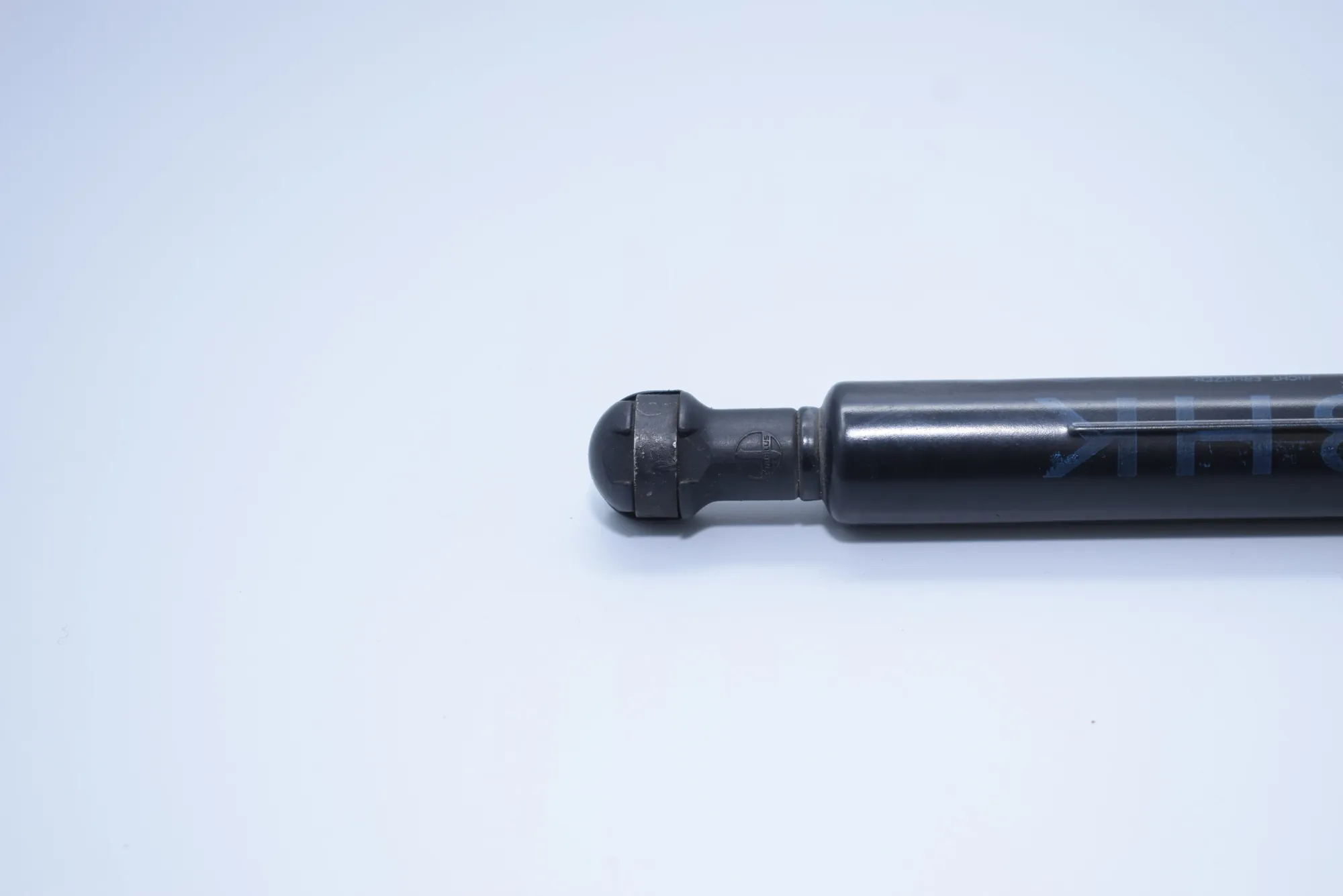 Left Side Tailgate Gas Strut – OEM 8402405 · BMW X5 (E53) 4.6 is 2003 – 2