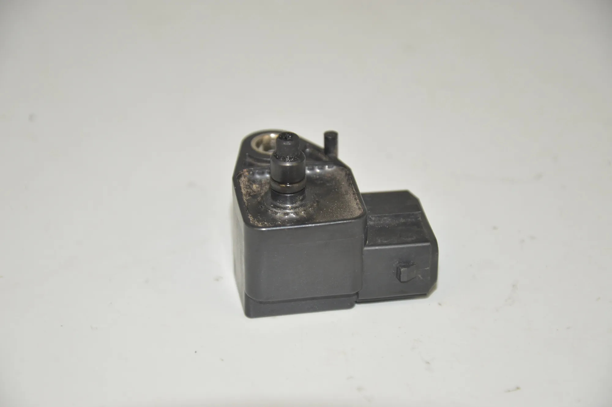 Intake Manifold Pressure Sensor – OEM 2246977 · BMW 5 (E39) BMW 5 (E39) 520 d 2000
