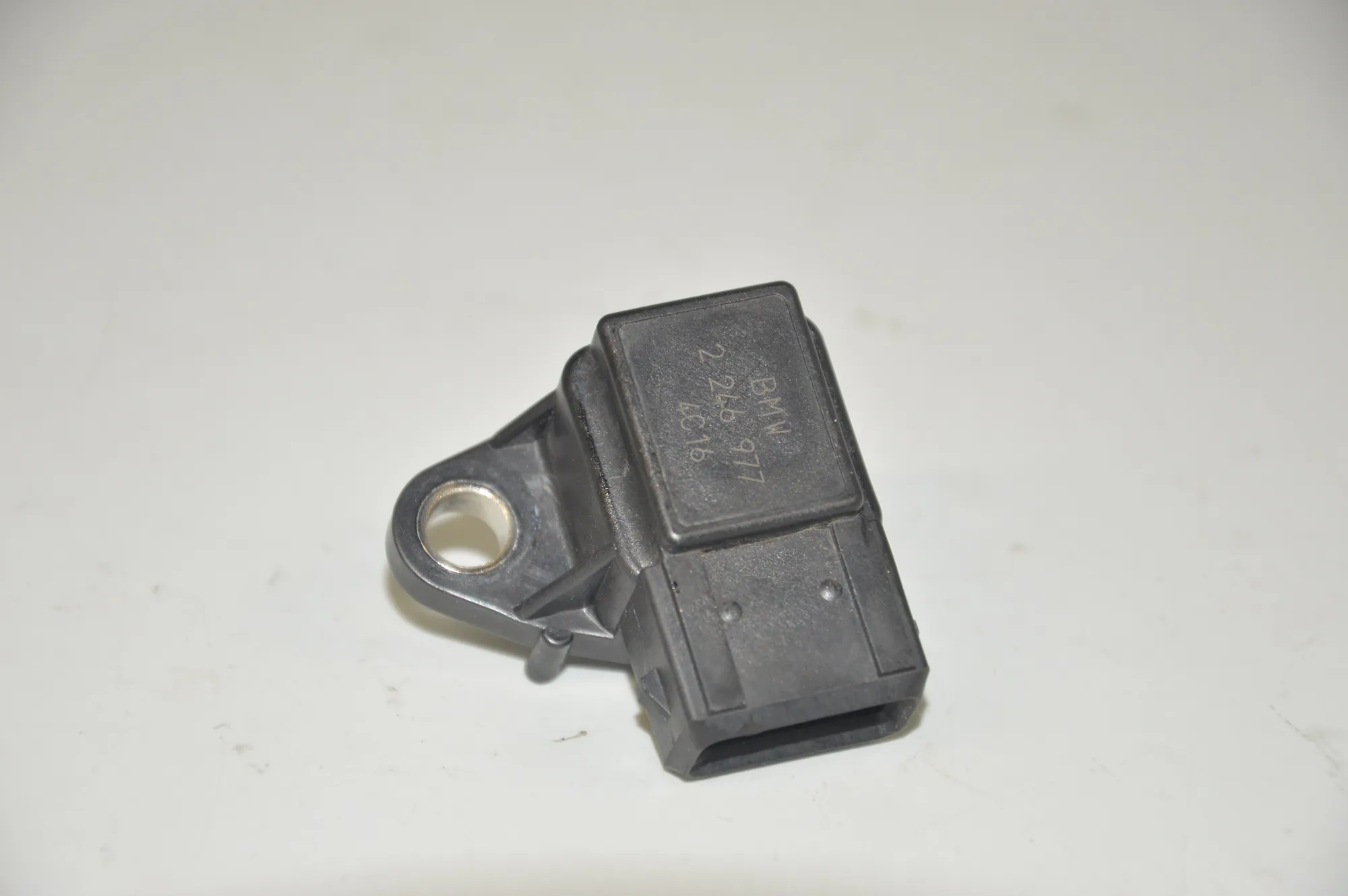 Intake Manifold Pressure Sensor – OEM 2246977 · BMW 5 (E39) BMW 5 (E39) 520 d 2000 – 3