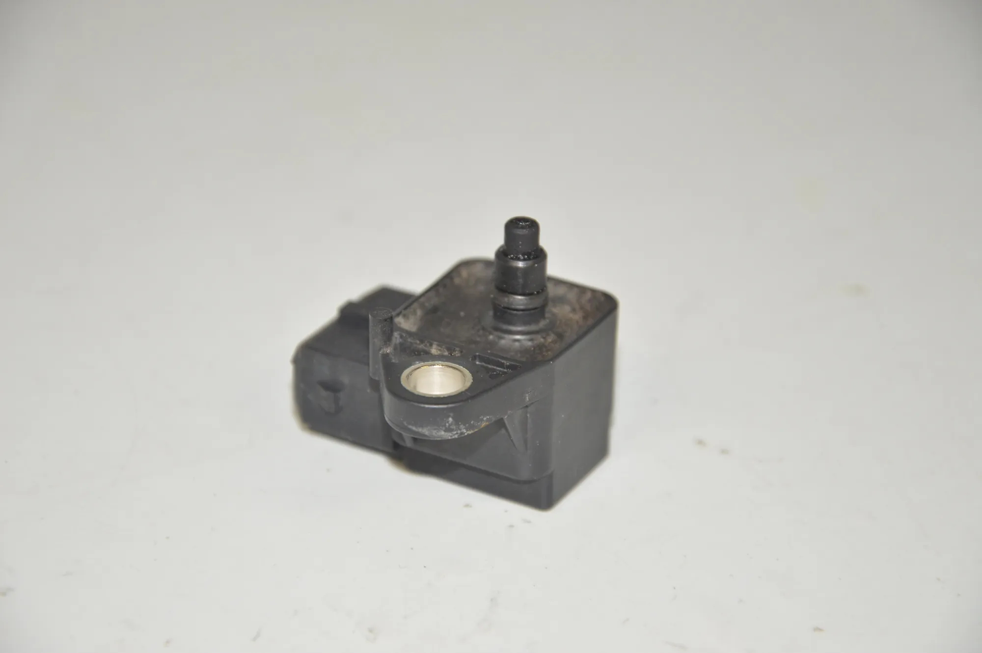Intake Manifold Pressure Sensor – OEM 2246977 · BMW 5 (E39) BMW 5 (E39) 520 d 2000