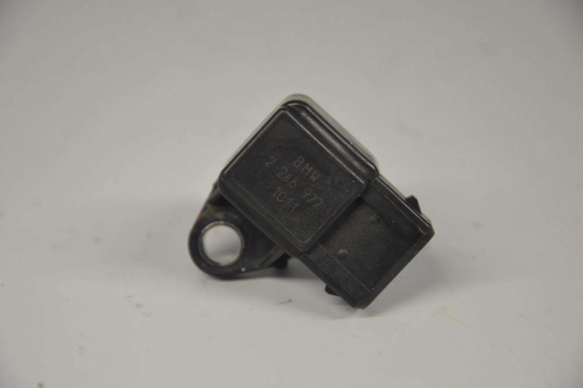 Intake Manifold Pressure Sensor – OEM 2246977 · BMW 5 (E39) BMW 5 (E39) 520 d 2000 – 4