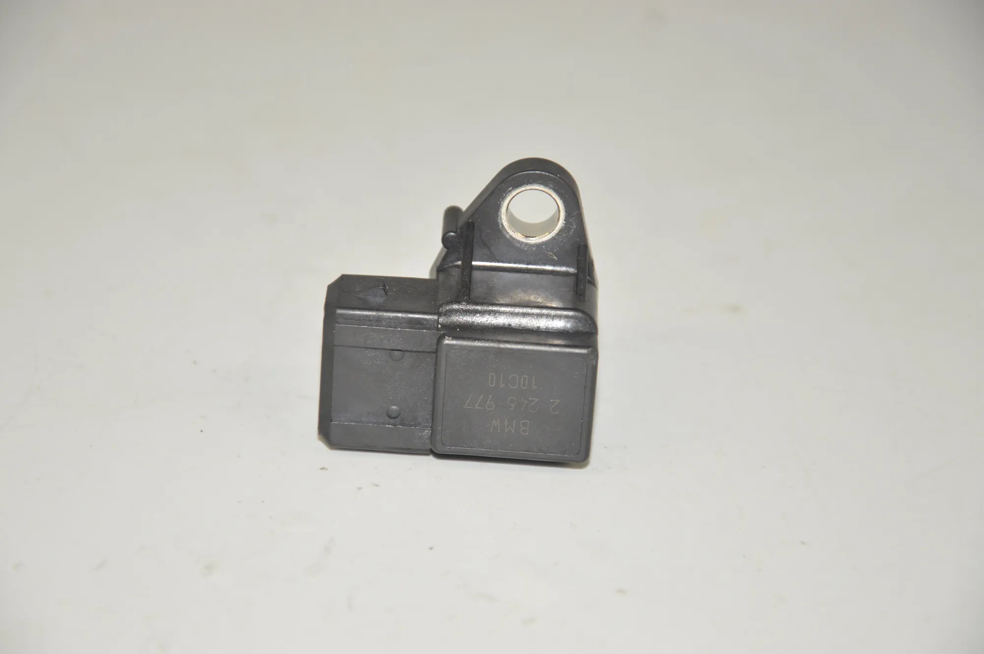 Intake Manifold Pressure Sensor – OEM 2246977 · BMW 3 (E46) BMW 3 (E46) 318 d 2002 – 3