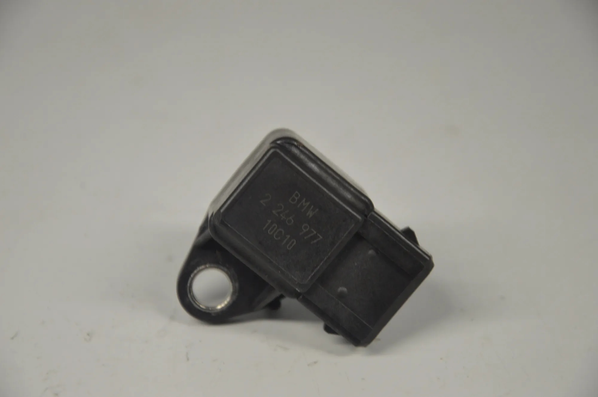 Intake Manifold Pressure Sensor – OEM 2246977 · BMW 3 (E46) BMW 3 (E46) 318 d 2002 – 4