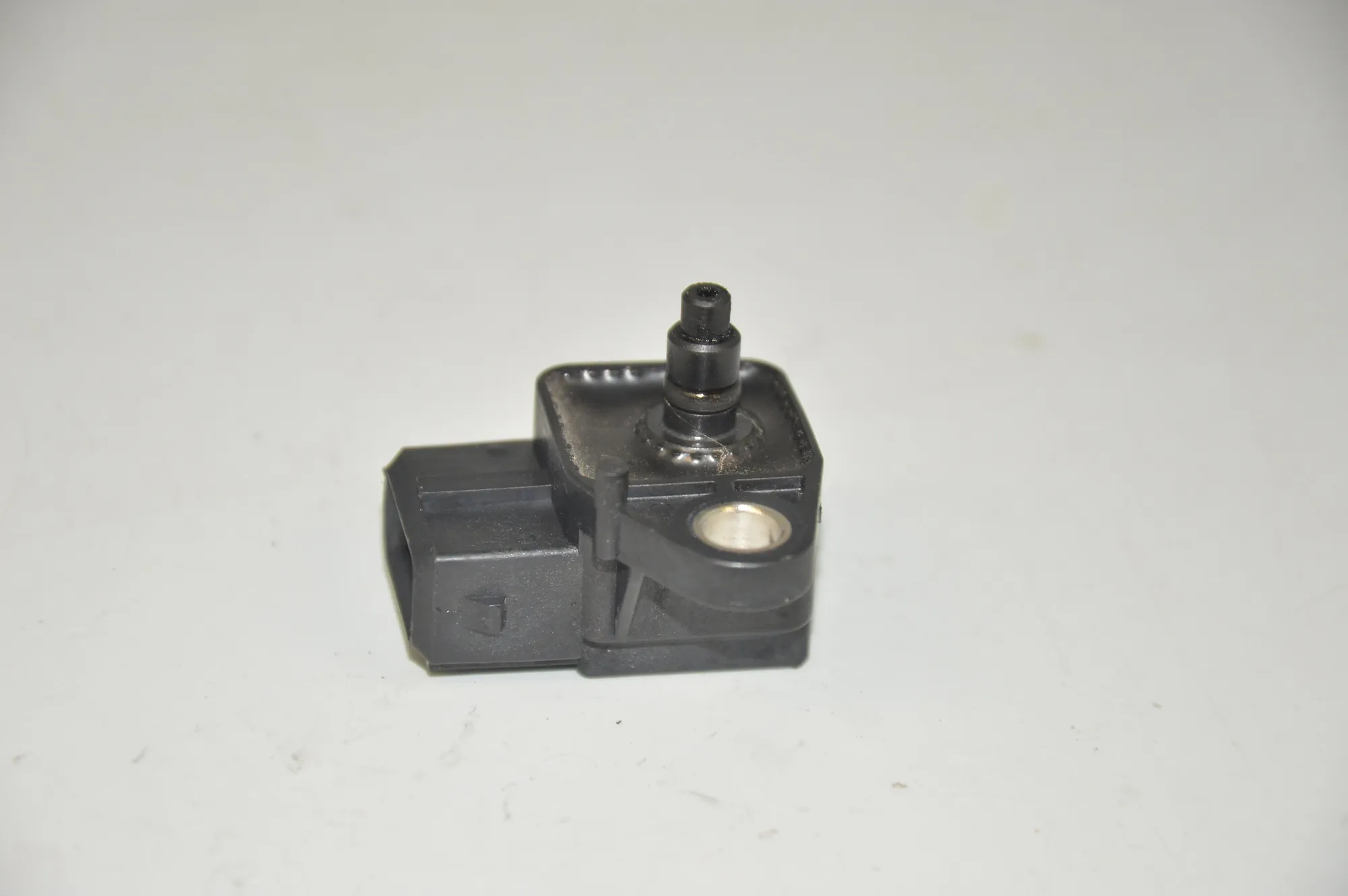 Intake Manifold Pressure Sensor – OEM 2246977 · BMW 3 (E46) BMW 3 (E46) 318 d 2002