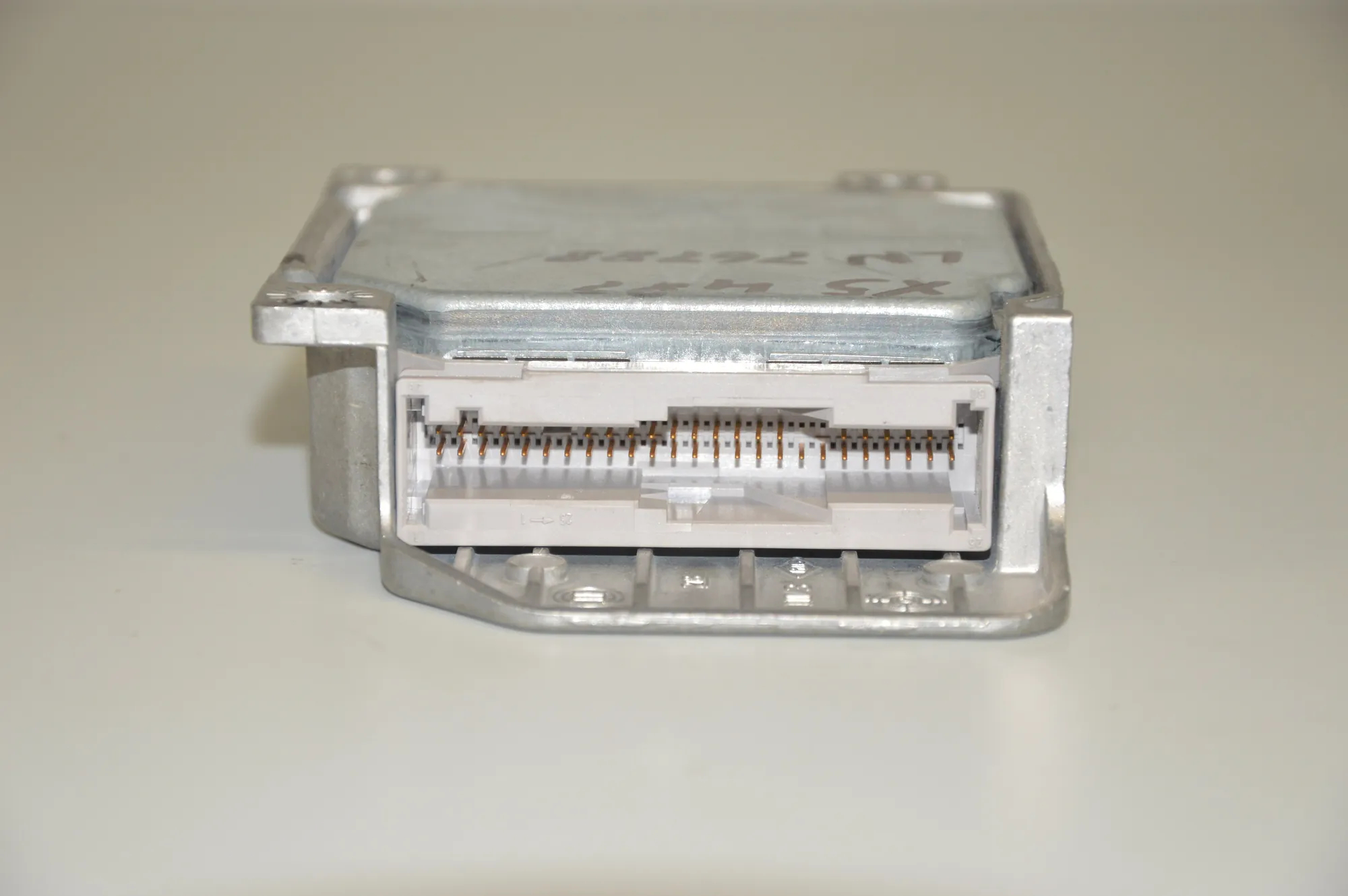SRS Control Unit – OEM 6933238 · BMW X5 (E53) BMW X5 (E53) 4.6 is 2003 – 6