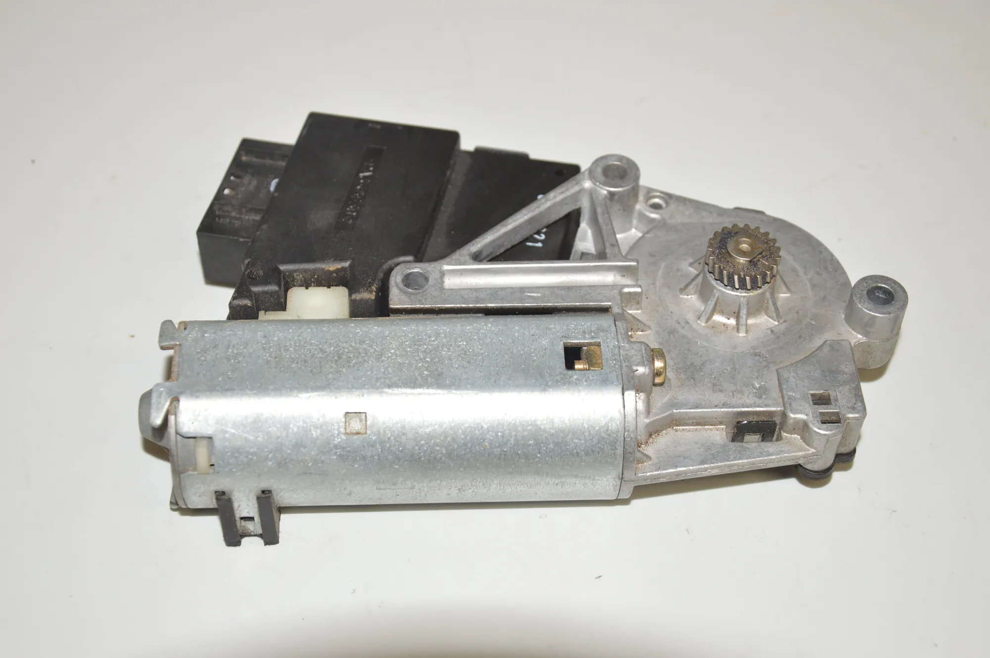 Sunroof Control Module – OEM 8381480 · BMW 5 (E39) BMW 5 (E39) 2002 – 3
