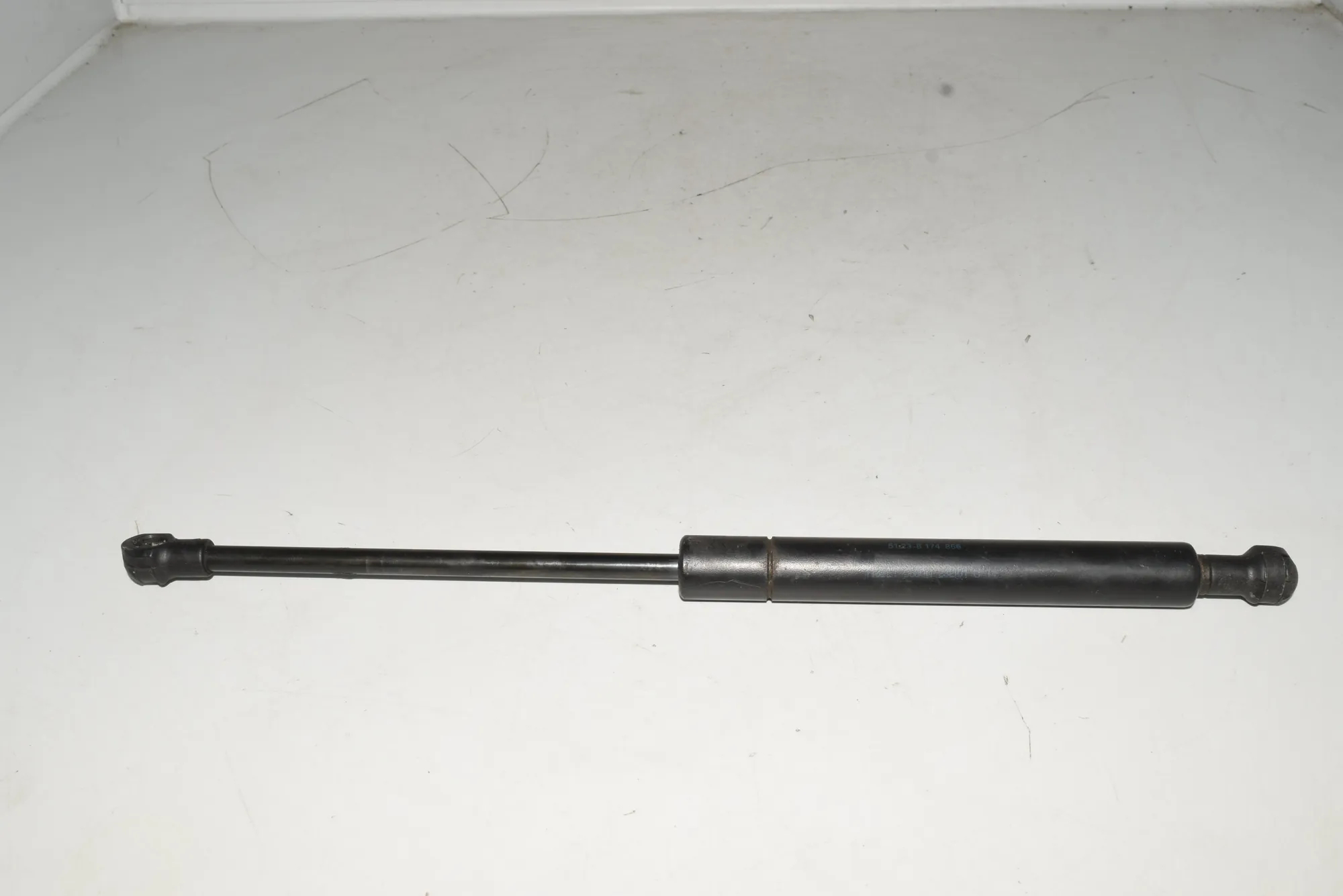 Front Left Bonnet Strut – OEM 8174866 · BMW 5 (E39) 530 d 2001
