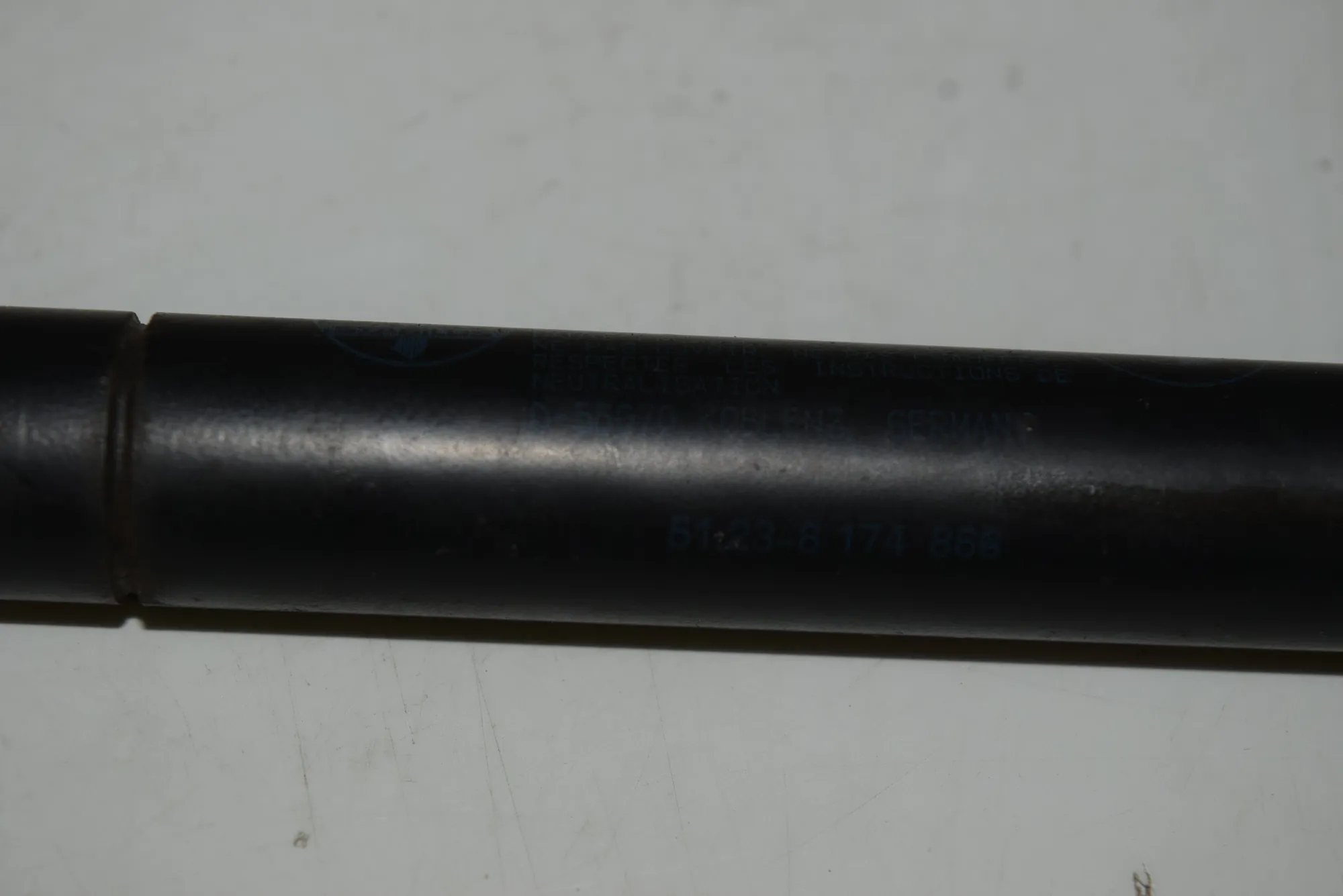 Front Left Bonnet Strut – OEM 8174866 · BMW 5 (E39) 530 d 2001 – 2