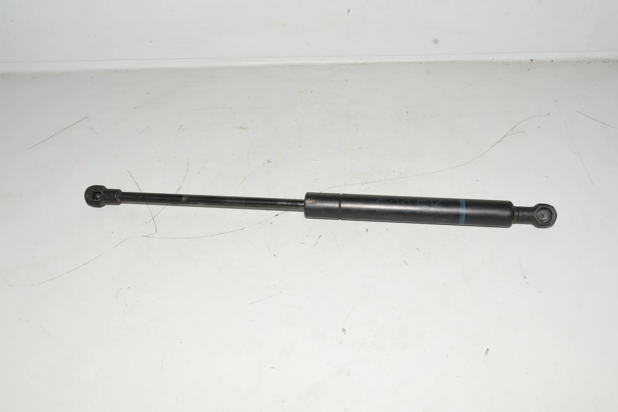 Front Right Bonnet Strut – OEM 8174866 · BMW 5 (E39) 530 d 2001