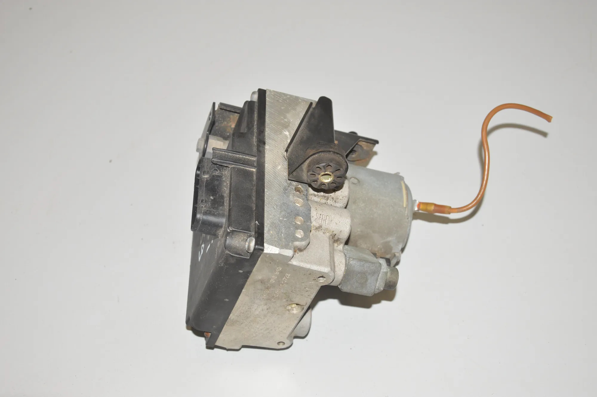 ABS Pump – OEM 1090910 · BMW 5 (E39) BMW 5 (E39) 523 i 2000 – 3