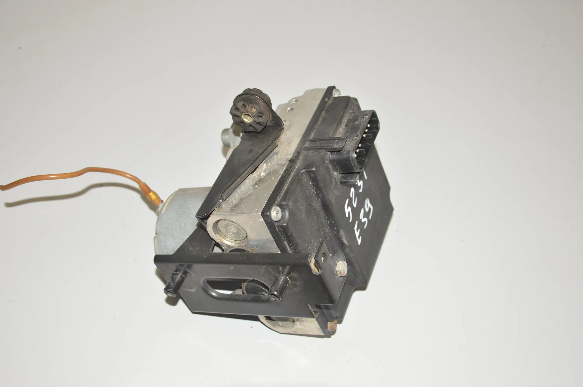ABS Pump – OEM 1090910 · BMW 5 (E39) BMW 5 (E39) 523 i 2000