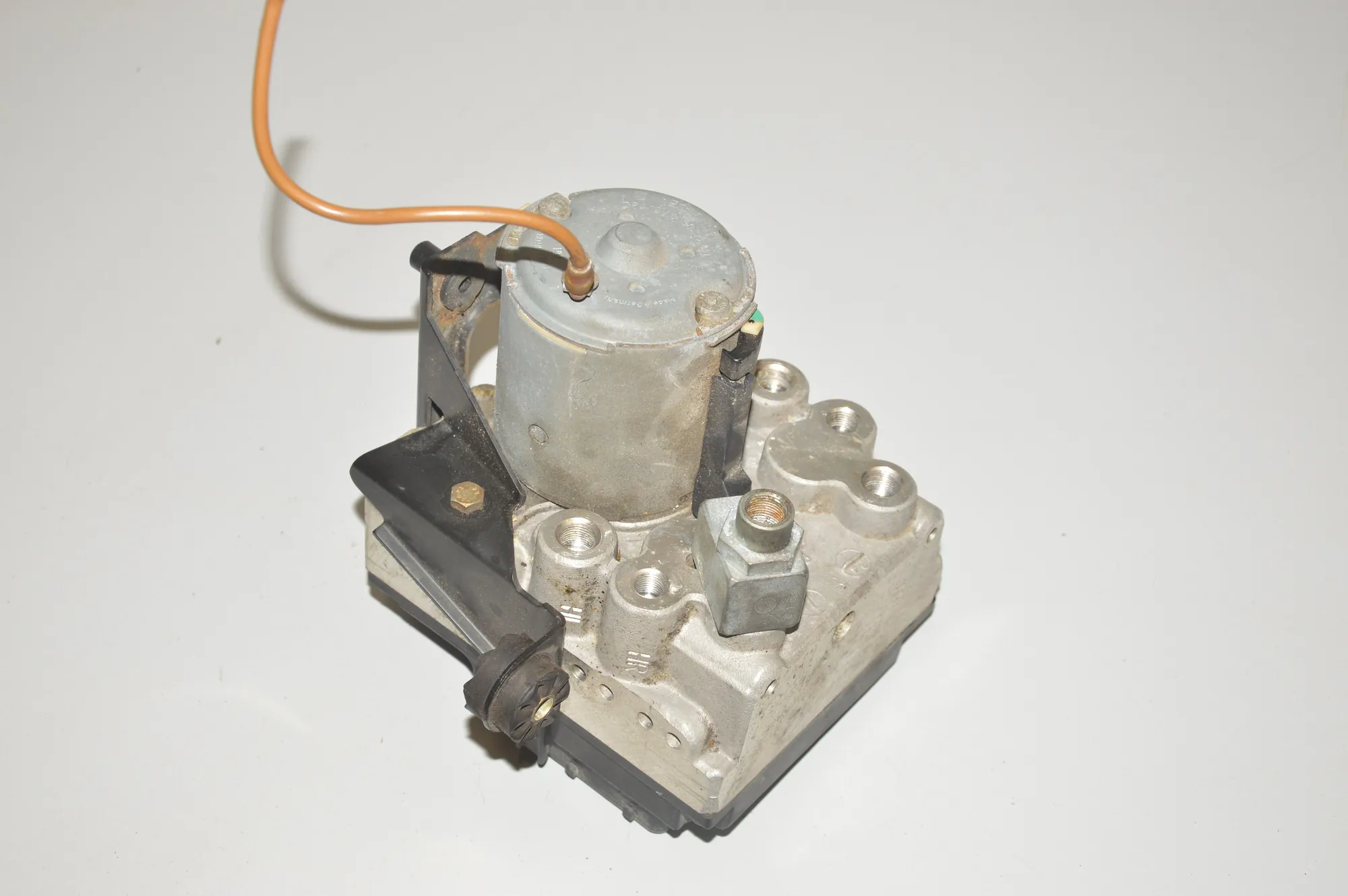 ABS Pump – OEM 1090910 · BMW 5 (E39) BMW 5 (E39) 523 i 2000 – 4