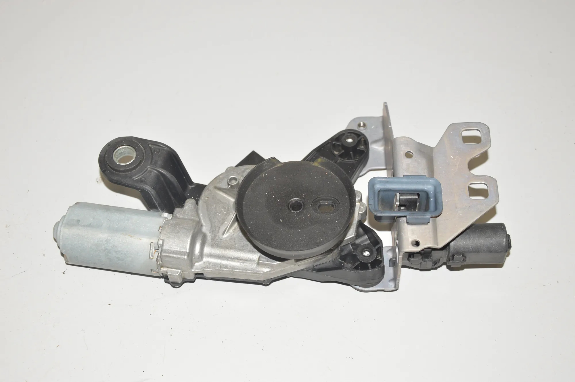 Tailgate Window Wiper Motor – OEM 7311415 · BMW 3 Touring (F31) BMW 3 Touring (F31) 2013