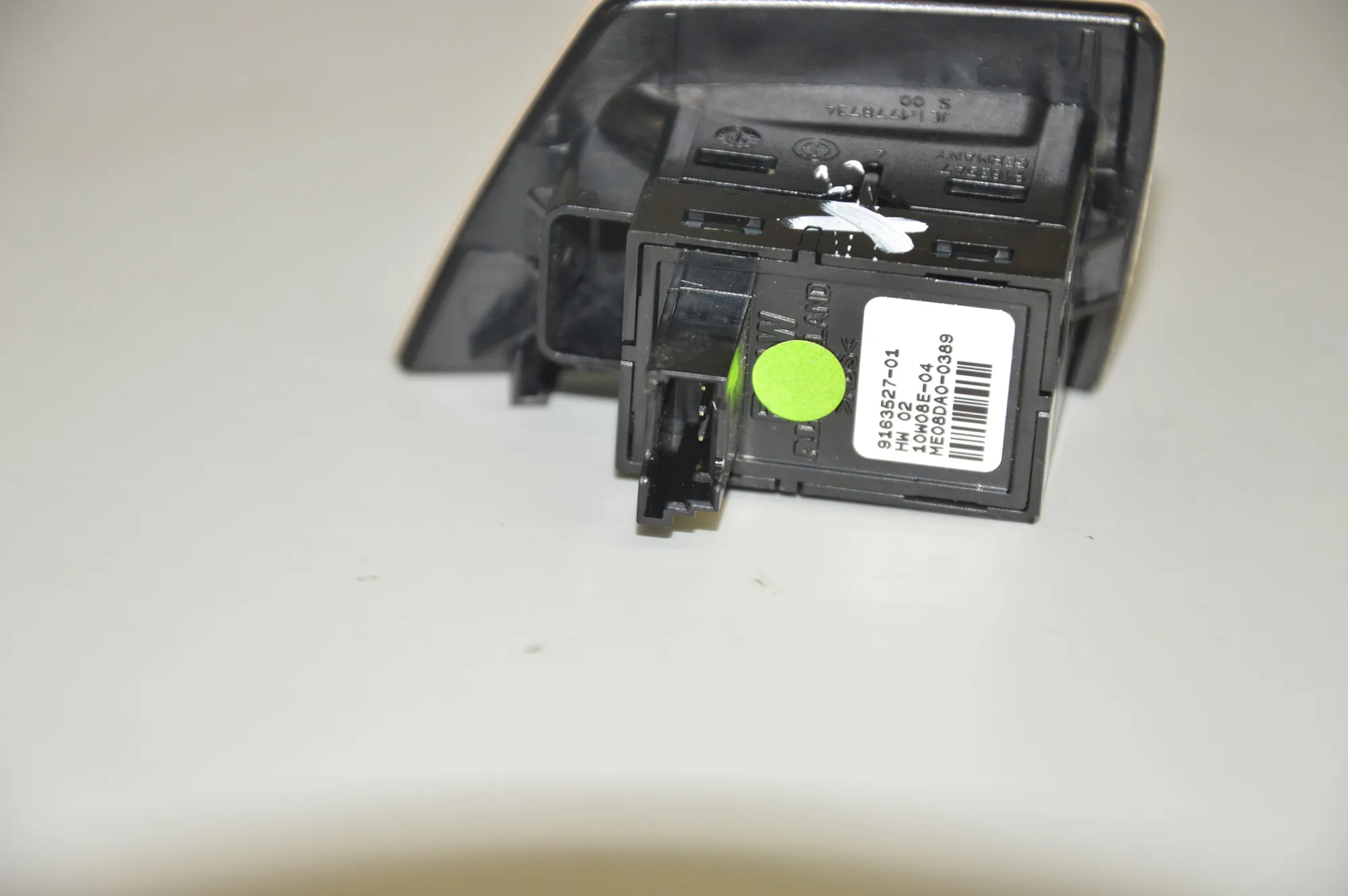 Front Left Door Window Switch – OEM 9163527 · BMW 5 (F10) BMW 5 (F10) 2011 – 4