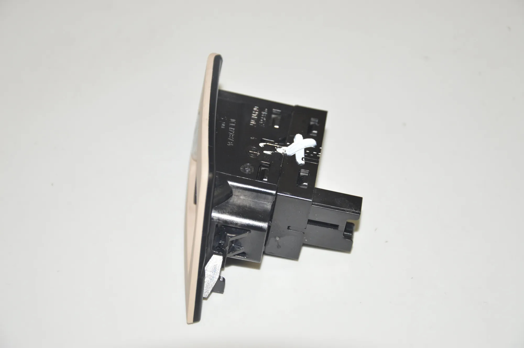 Front Left Door Window Switch – OEM 9163527 · BMW 5 (F10) BMW 5 (F10) 2011 – 2