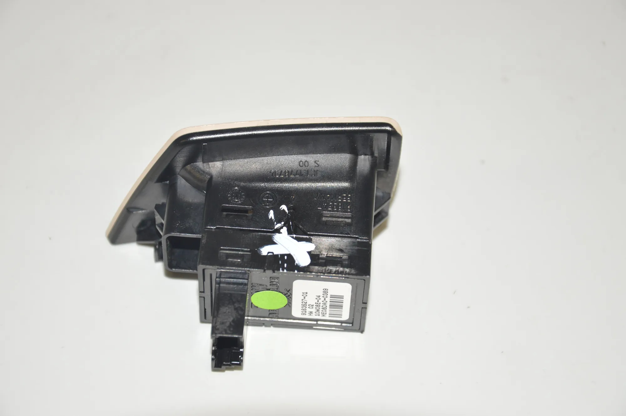 Front Left Door Window Switch – OEM 9163527 · BMW 5 (F10) BMW 5 (F10) 2011 – 3