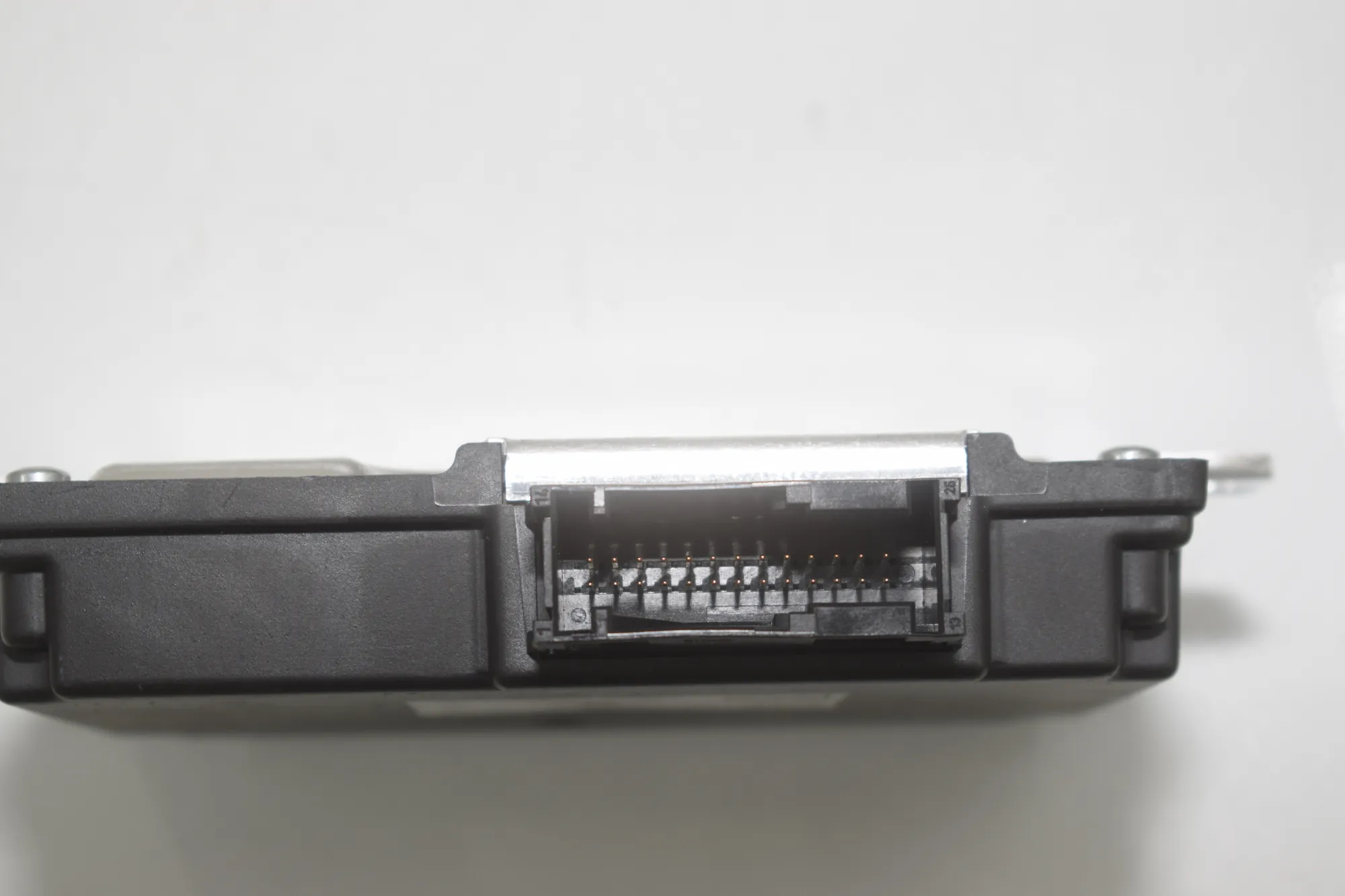 Suspension Spring Bag Control Unit – OEM 6869426 · BMW 5 (G30) (2016 - -) 540 i 2017 – 3