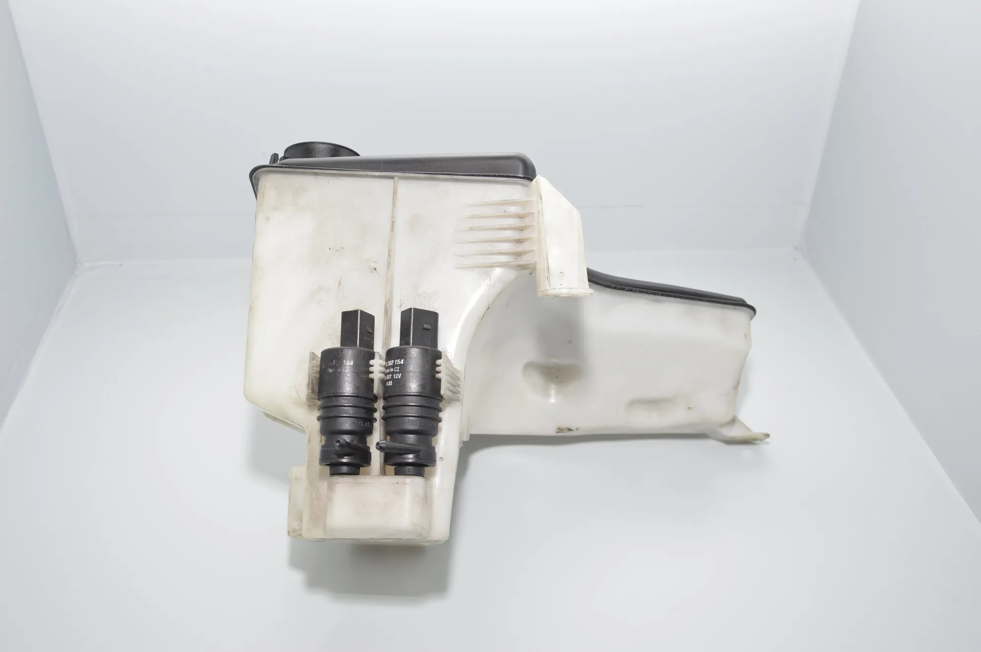 Window Washer Tank – OEM 8252738 · BMW X5 (E53) 3.0 i 2003 – 4
