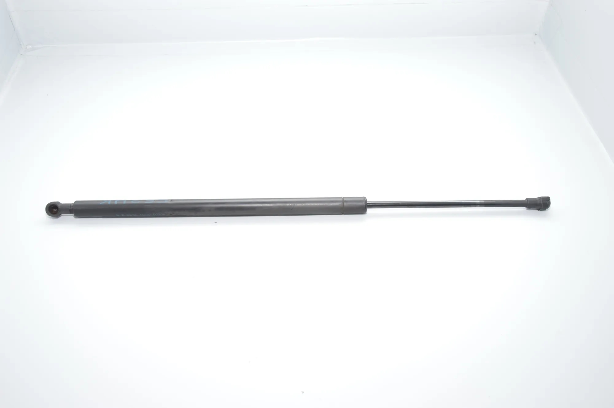 Right Side Tailgate Gas Strut – OEM 8402405 · BMW X5 (E53) 3.0 i 2003