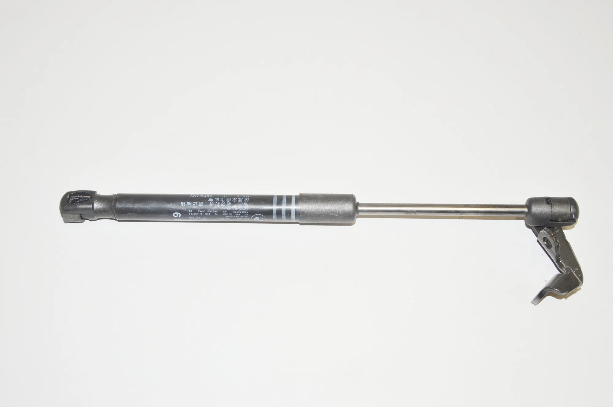 Front Left Bonnet Strut – OEM 7309117 · BMW 5 Touring (F11) BMW 5 Touring (F11) 518 d 2014