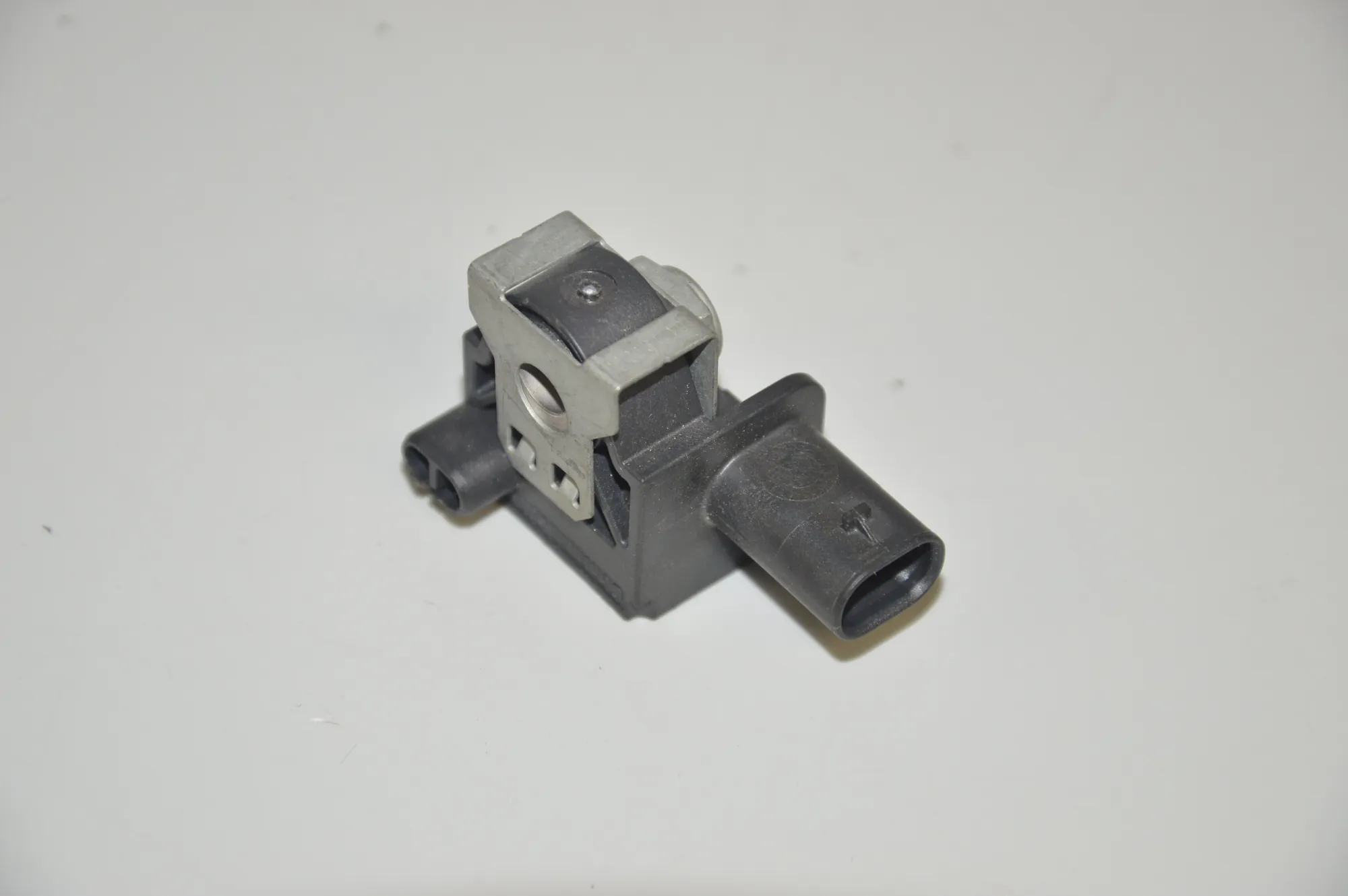 Left Side Impact Sensor – OEM 9224177 · BMW 5 Touring (F11) BMW 5 Touring (F11) 2014
