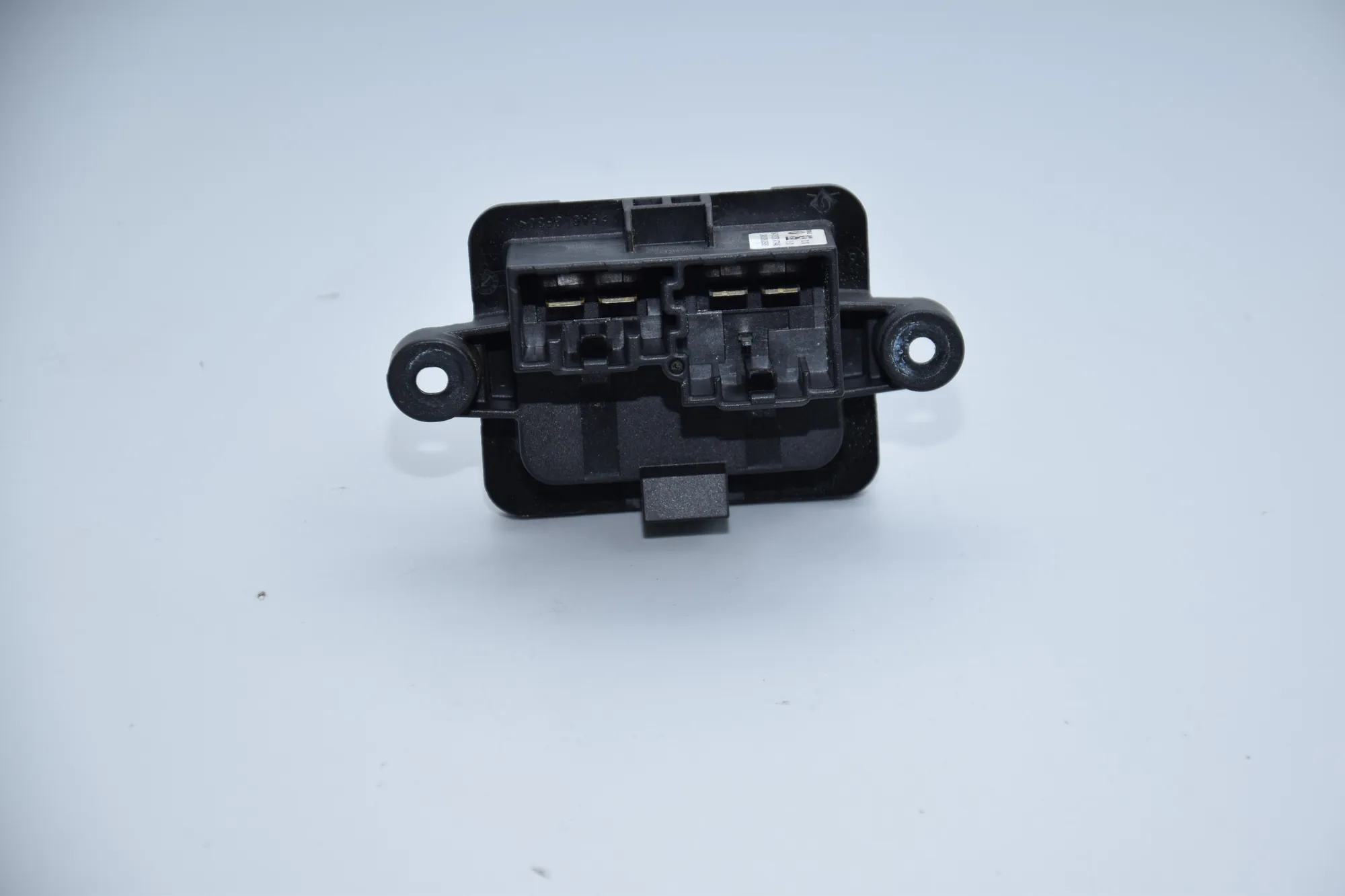 Interior Heater Resistor – OEM 6471672 · BMW 7 (G11, G12) BMW 7 (G11, G12) 730 d, Ld xDrive 2016 – 3