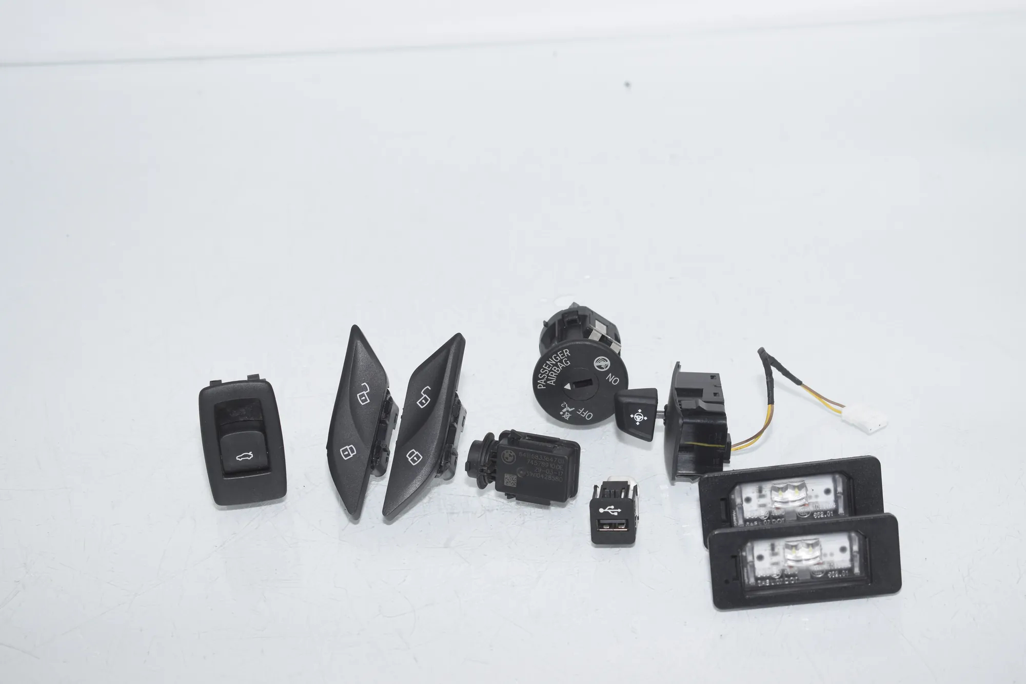 Switches – OEM 9327029 · BMW 5 (G30) (2016 - -) 540 i 2017 – 2