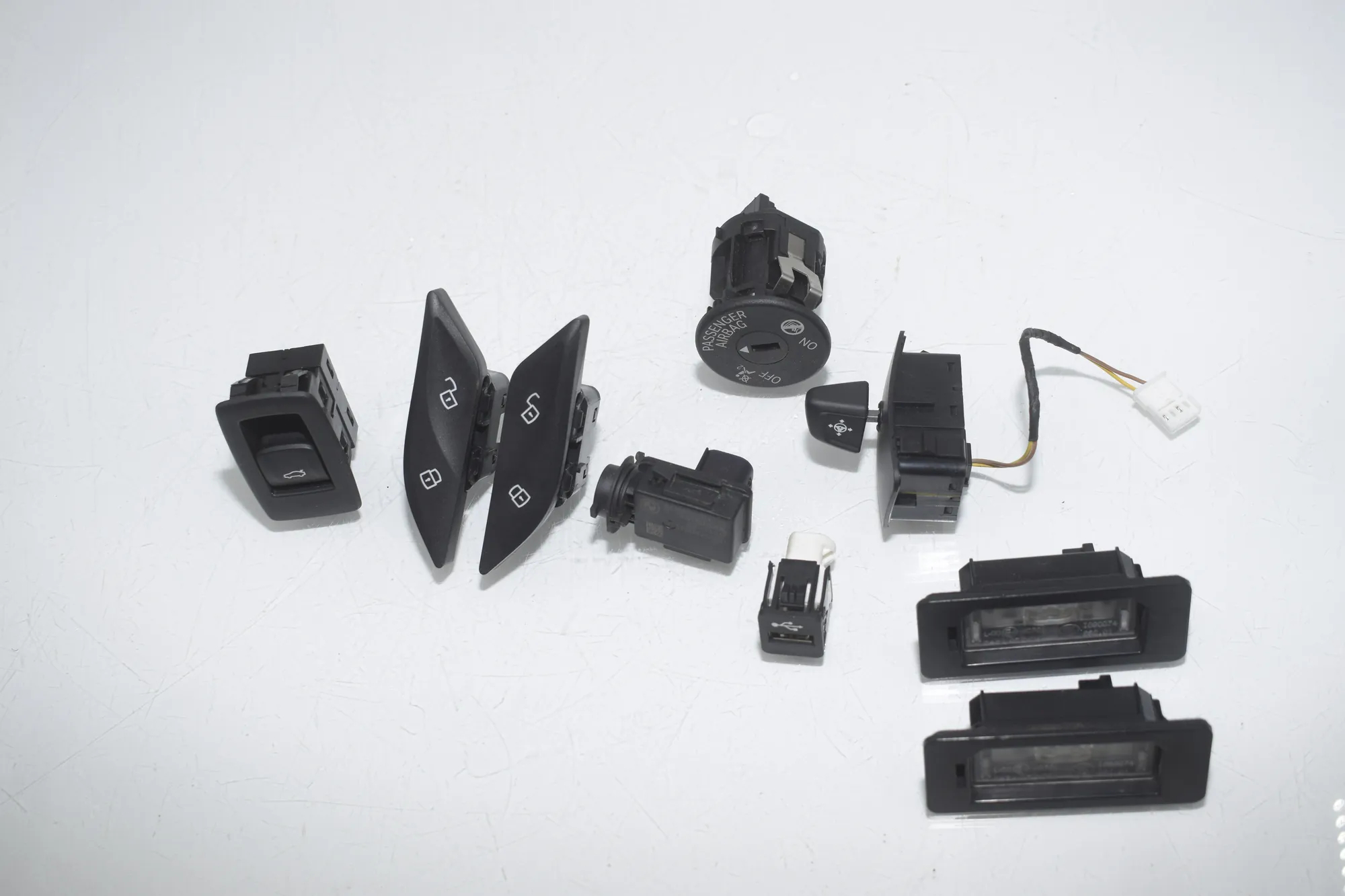 Switches – OEM 9327029 · BMW 5 (G30) (2016 - -) 540 i 2017 – 4