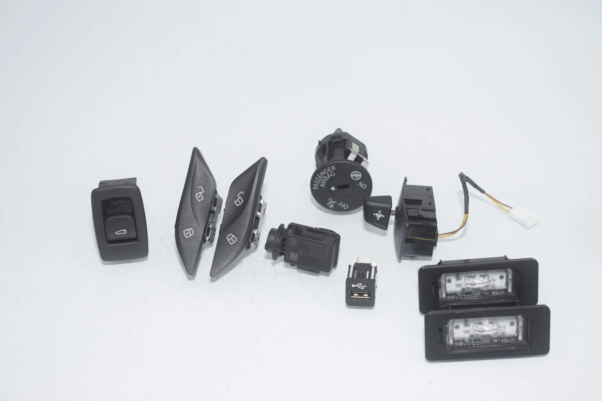 Switches – OEM 9327029 · BMW 5 (G30) (2016 - -) 540 i 2017