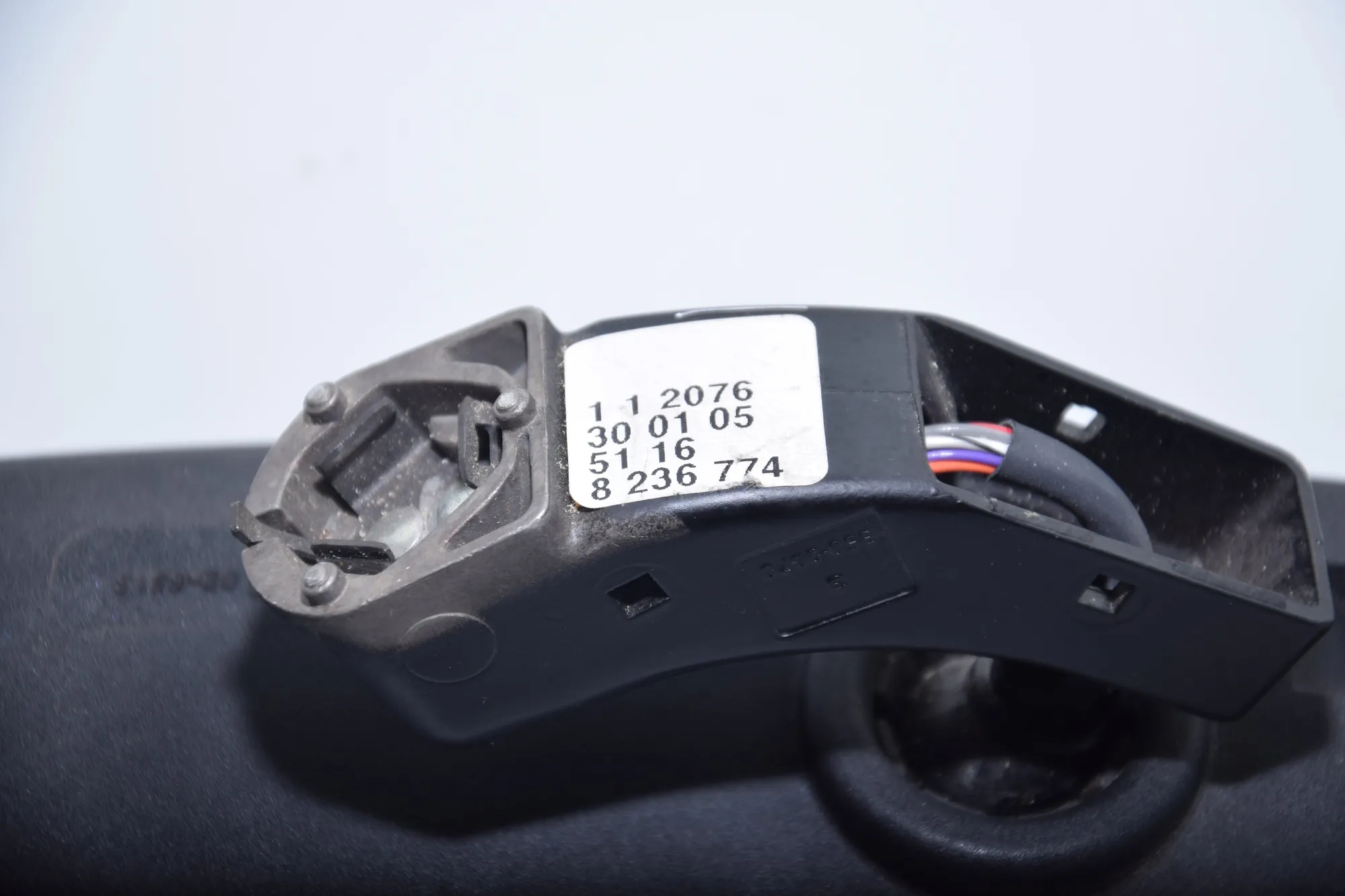 Interior Rear View Mirror – OEM 8236774 · BMW 5 (E39) BMW 5 (E39) 2001 – 3